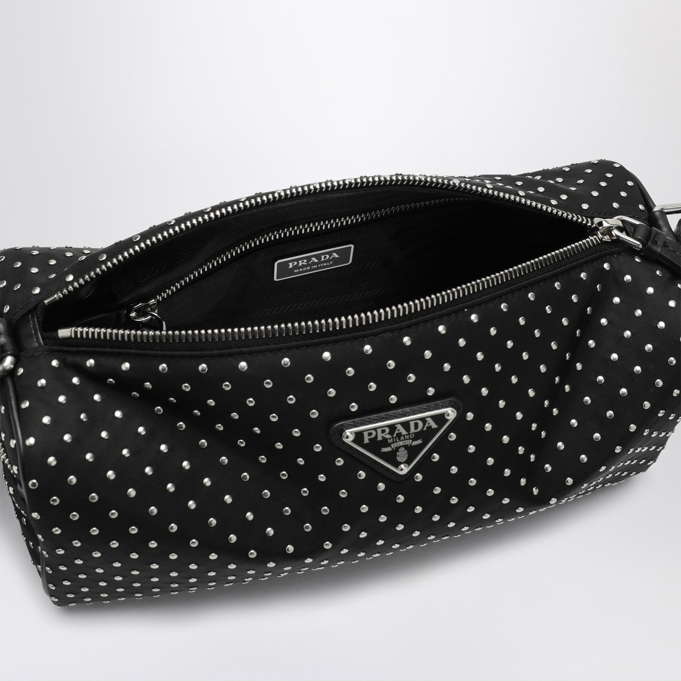 Sac à dos en Re-Nylon noir avec des clous