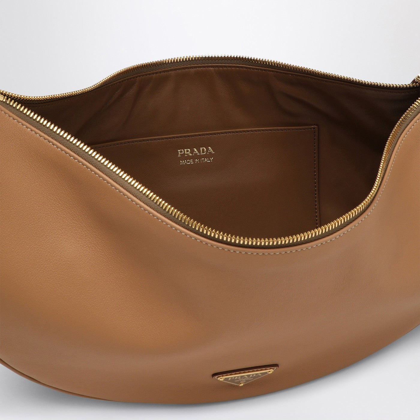 Sac bandoulière Prada Demi-Lune large Naturel