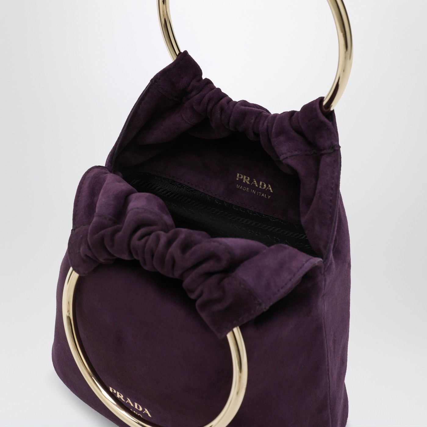 Mini Beuteltasche aus pflaumenfarbenem Wildleder