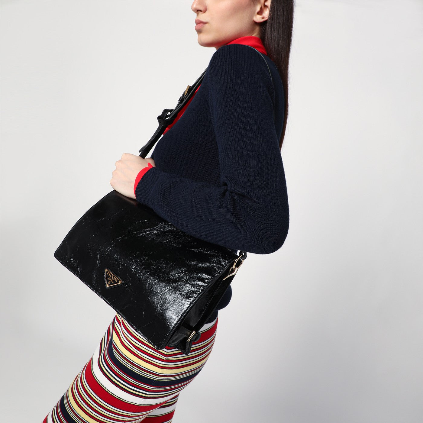 Medium shoulder bag black in leather