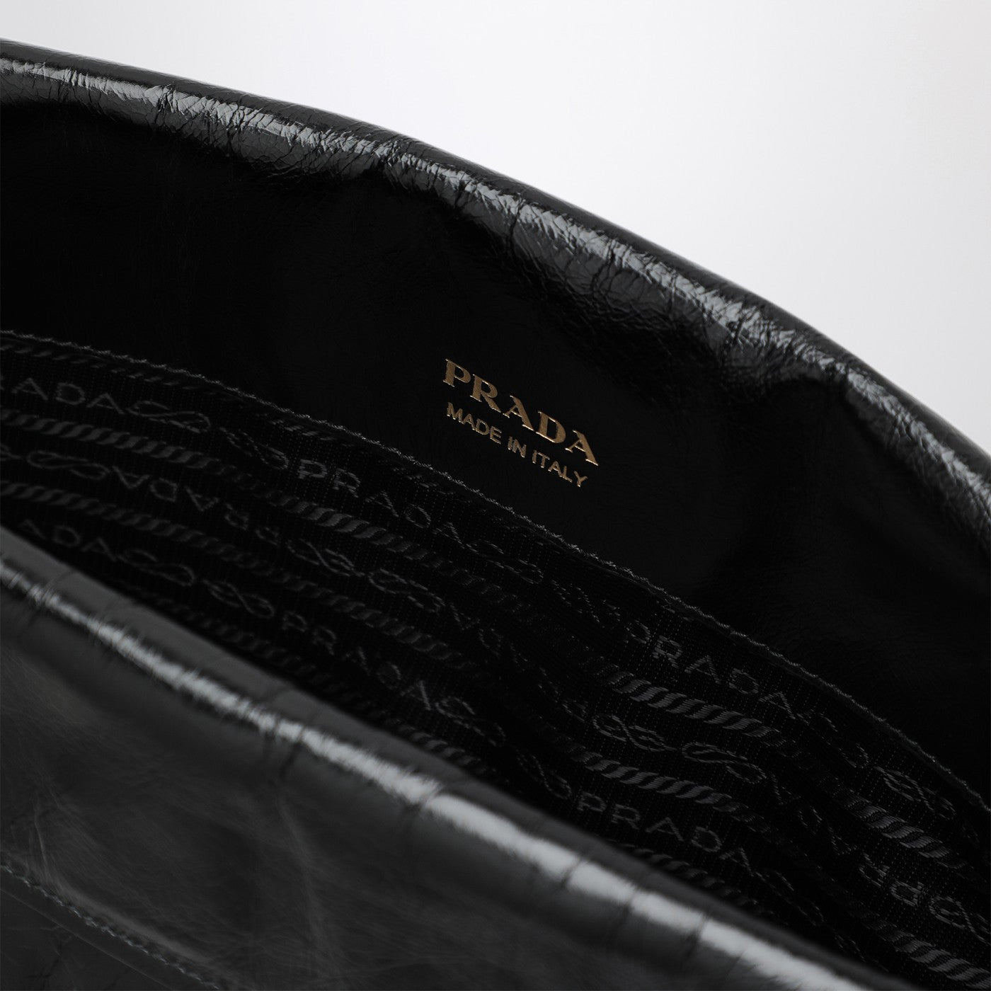 Medium shoulder bag black in leather