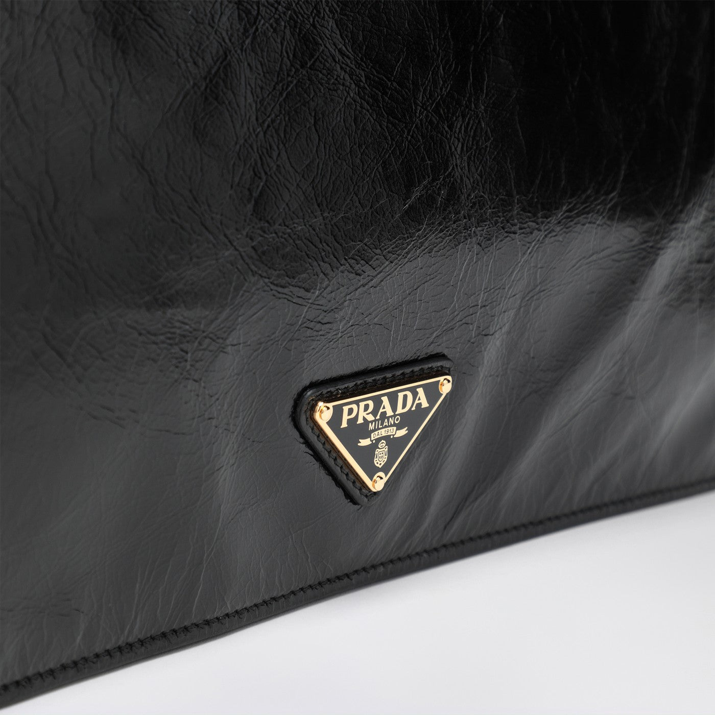 Medium shoulder bag black in leather