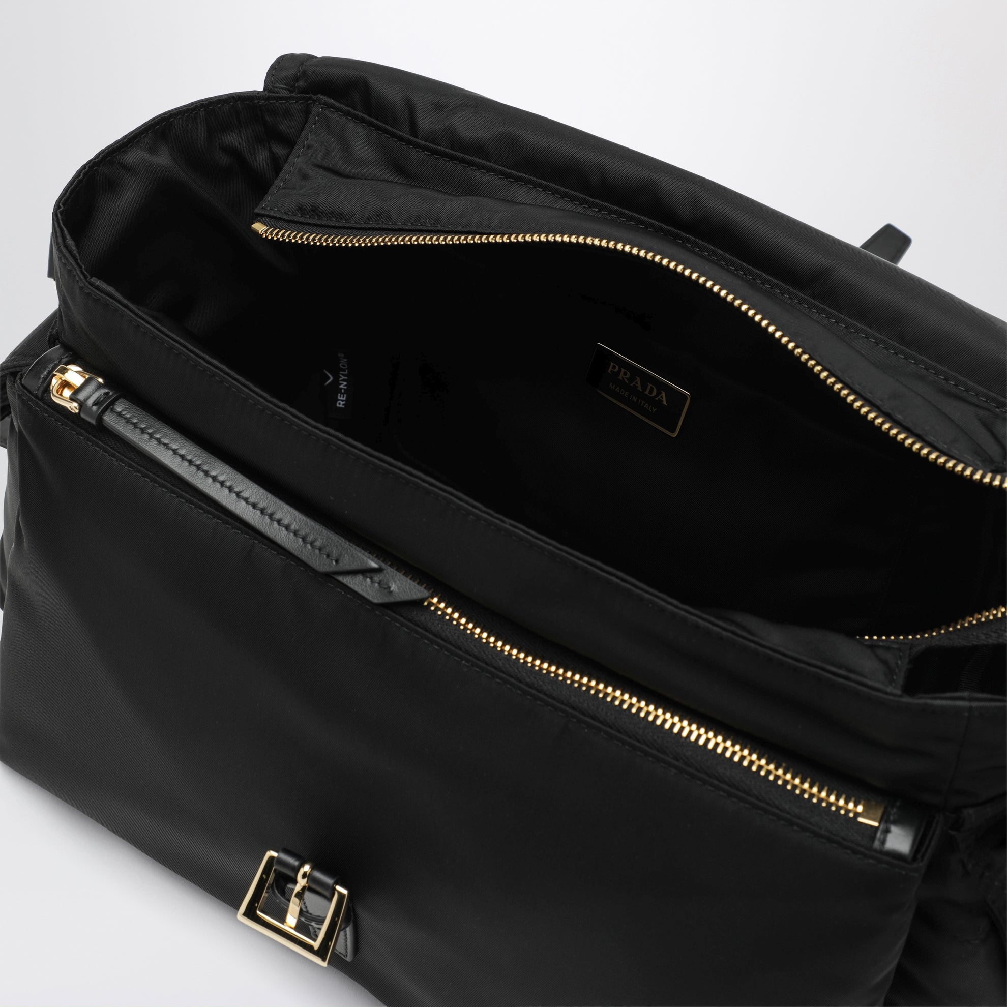Borsa Prada Explore large in Re-Nylon nera