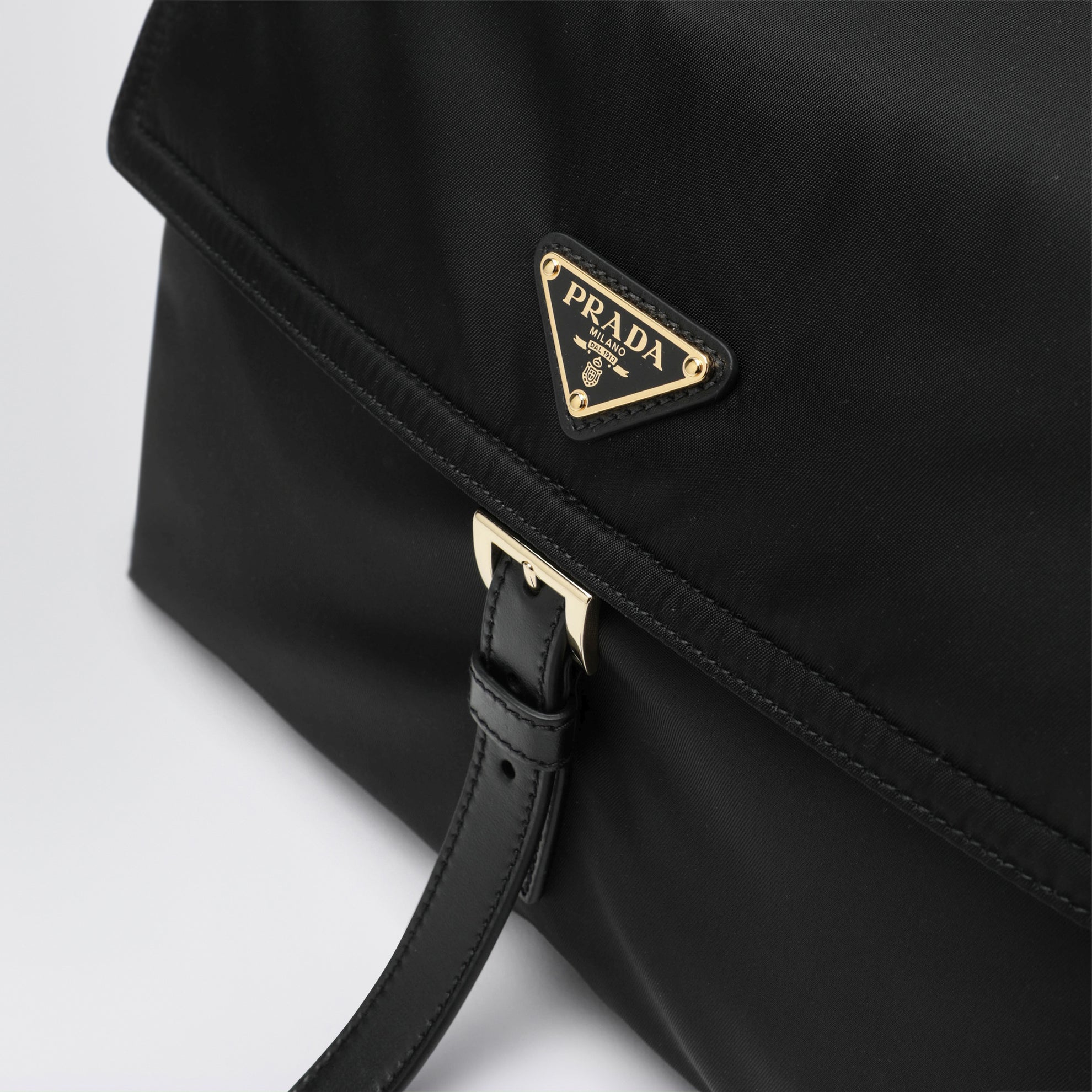 Borsa Prada Explore large in Re-Nylon nera