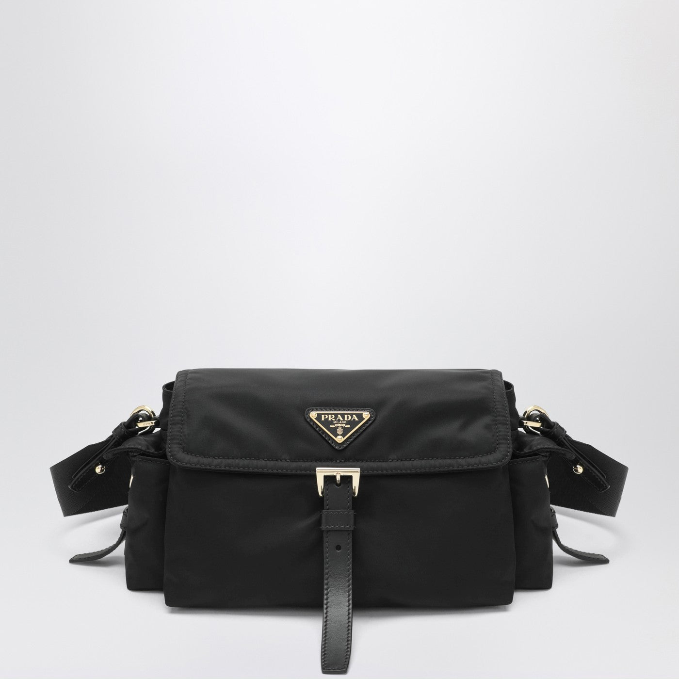 Borsa Prada Explore medium in Re-Nylon nera