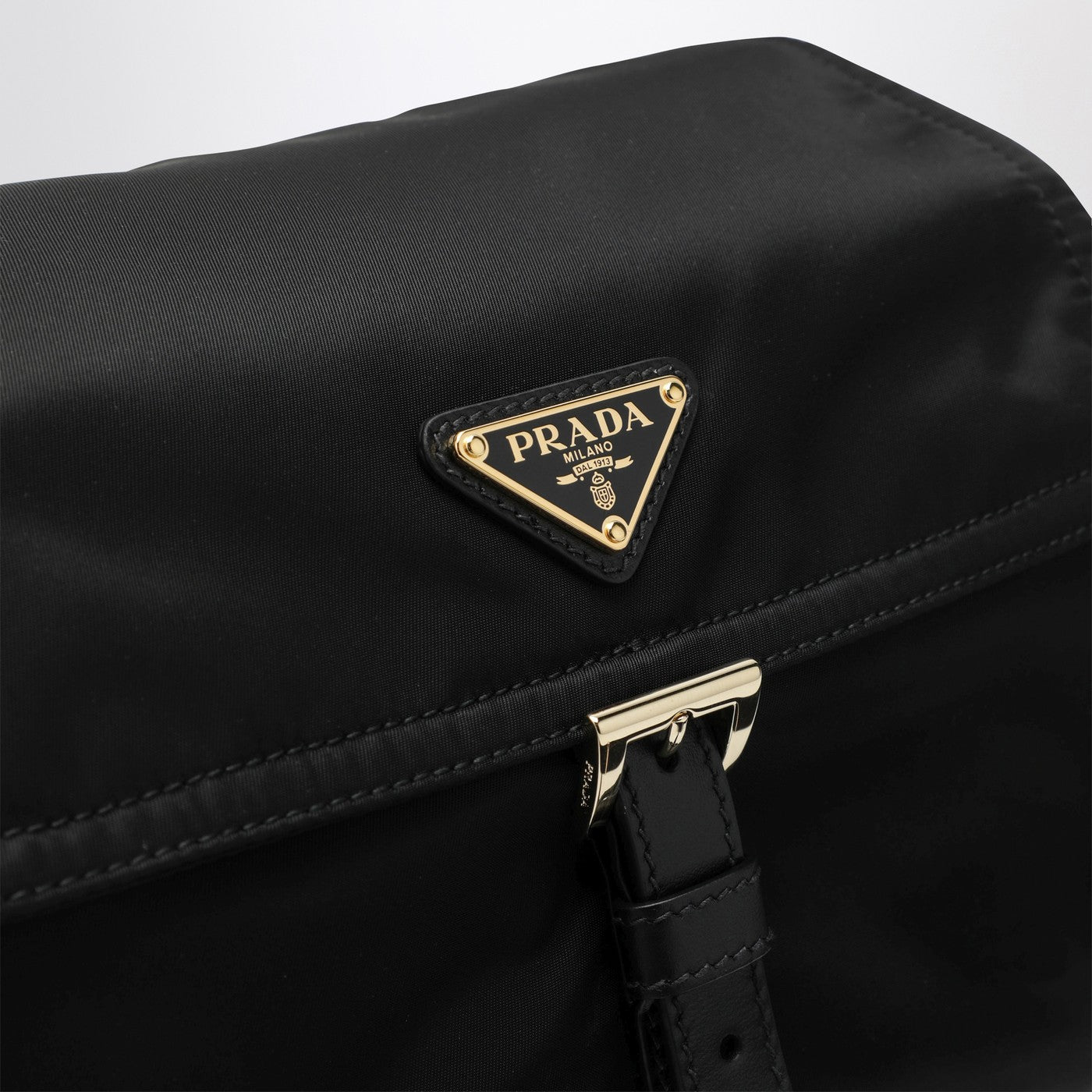 Borsa Prada Explore medium in Re-Nylon nera