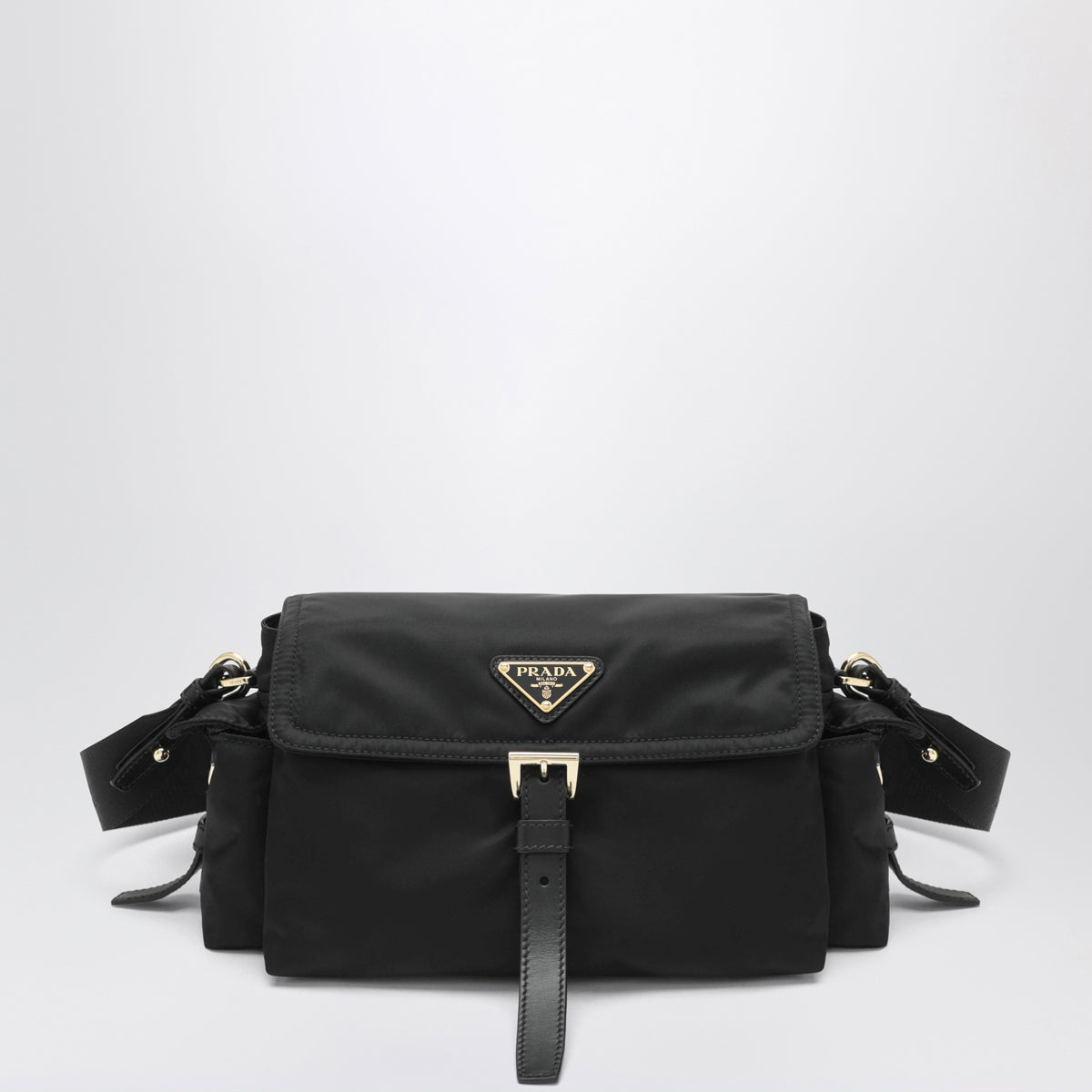 Borsa Prada Explore medium in Re-Nylon nera