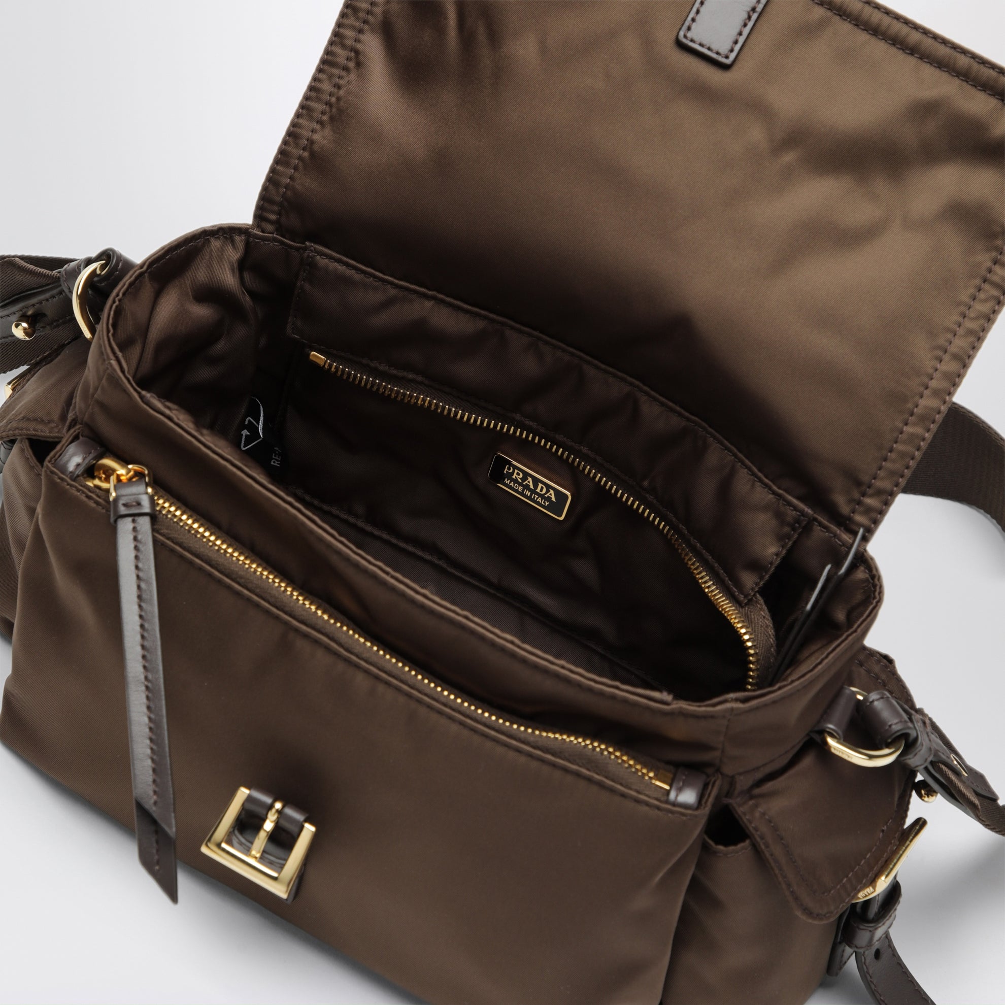 Sac Prada Explore medium en Re-Nylon coloris brûlé