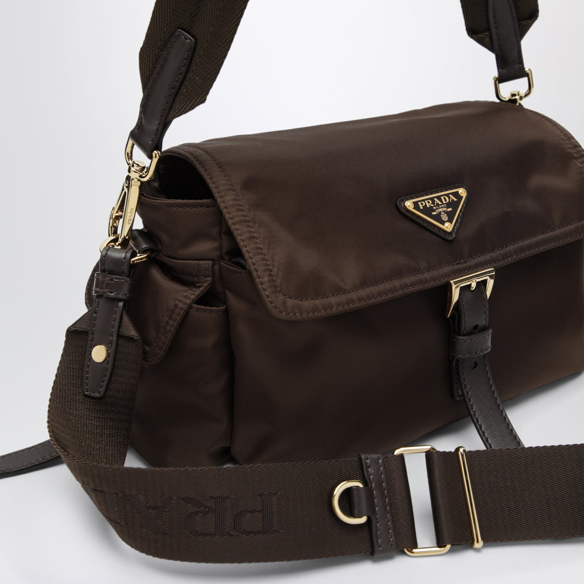 Sac Prada Explore medium en Re-Nylon coloris brûlé