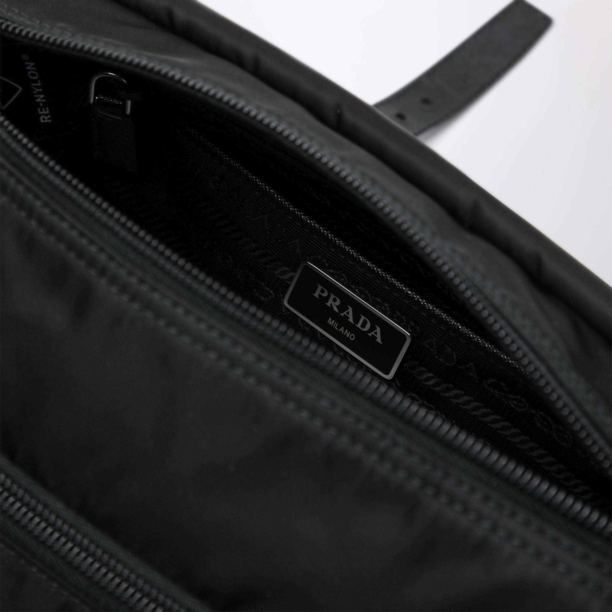 Sac à bandoulière moyen Re-Nylon noir