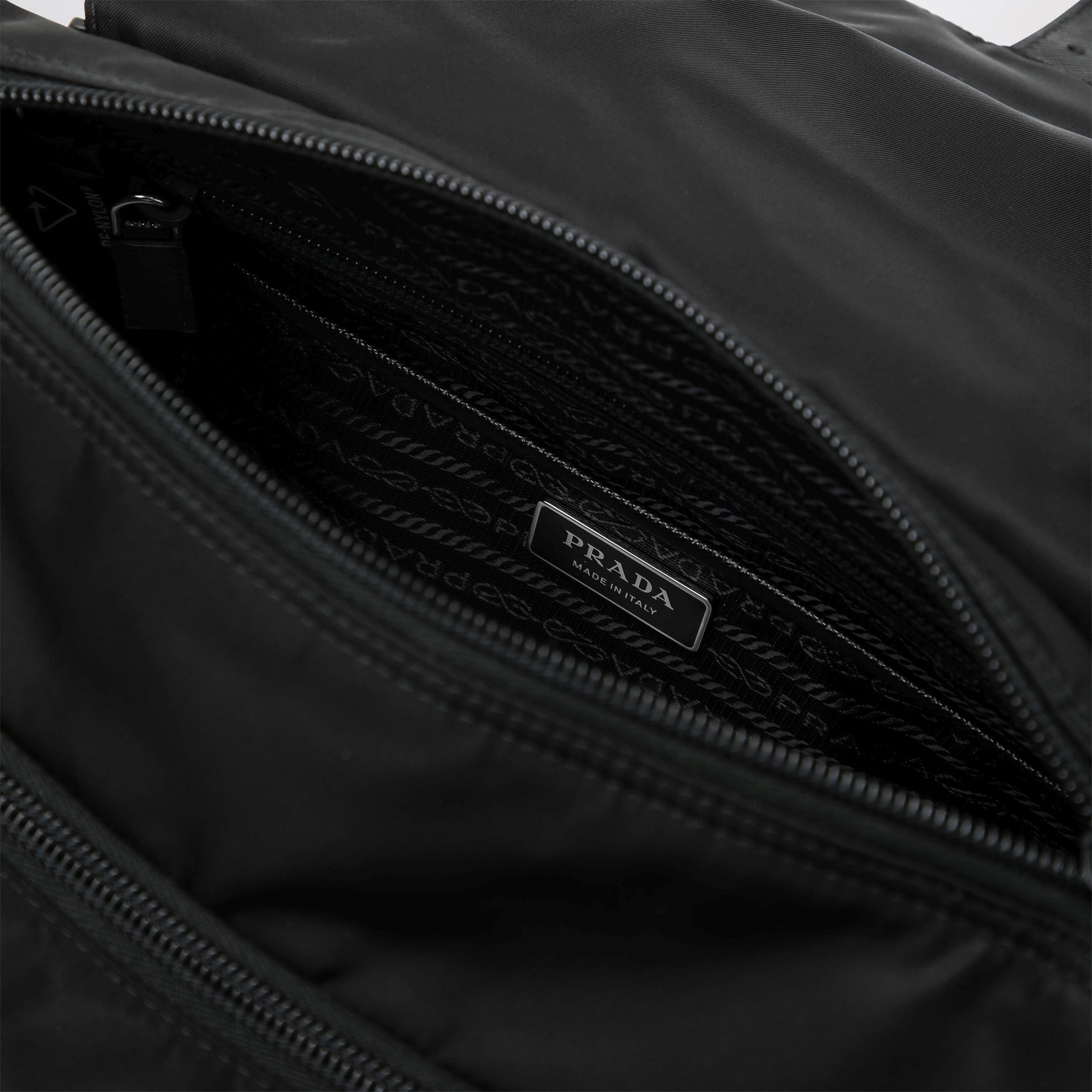 Sac bandoulière noir en Re-Nylon