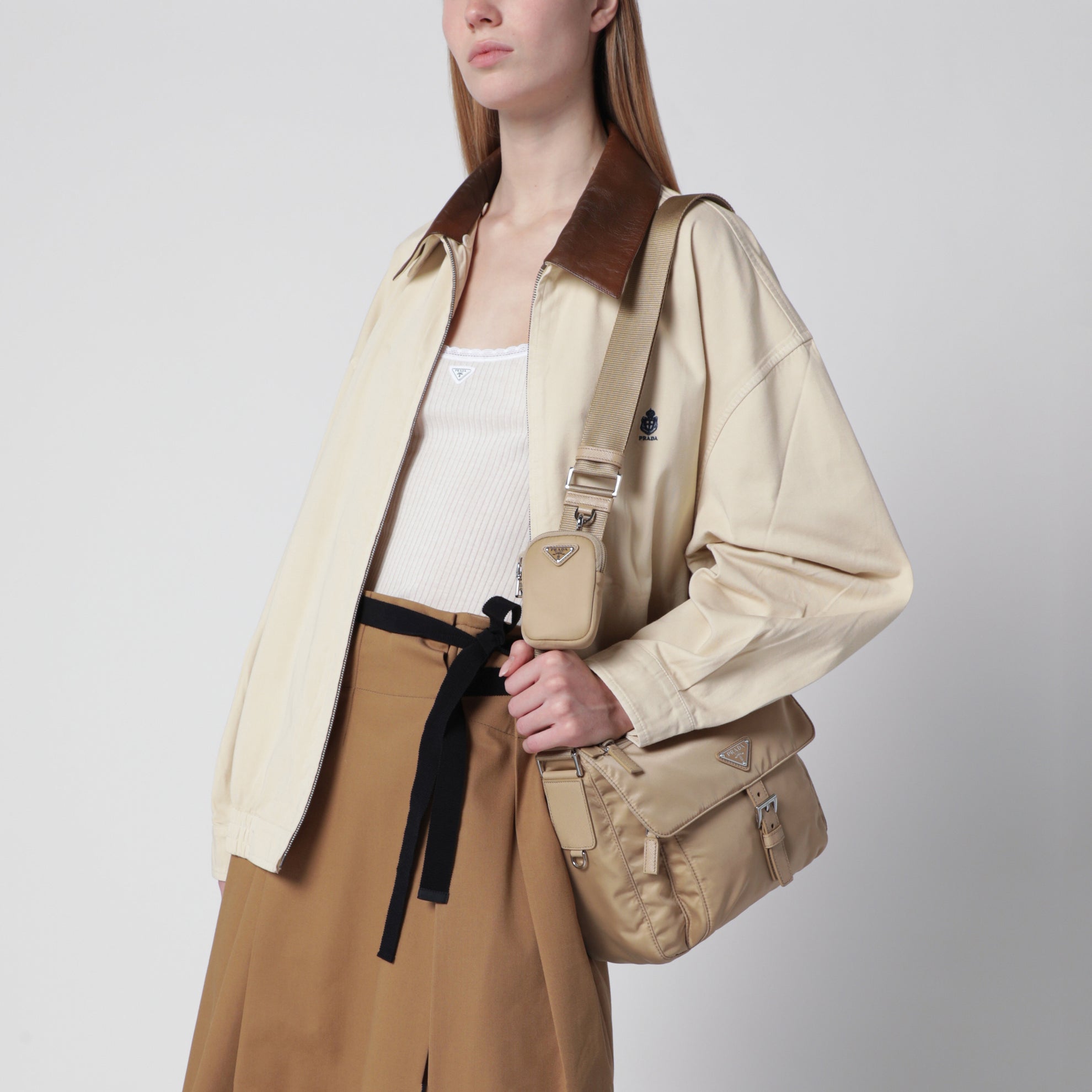 Borsa a tracolla in Re-Nylon Cammello