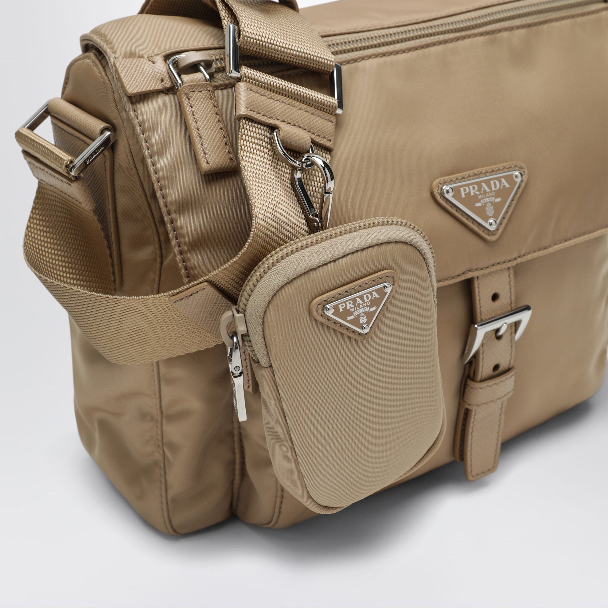 Borsa a tracolla in Re-Nylon Cammello