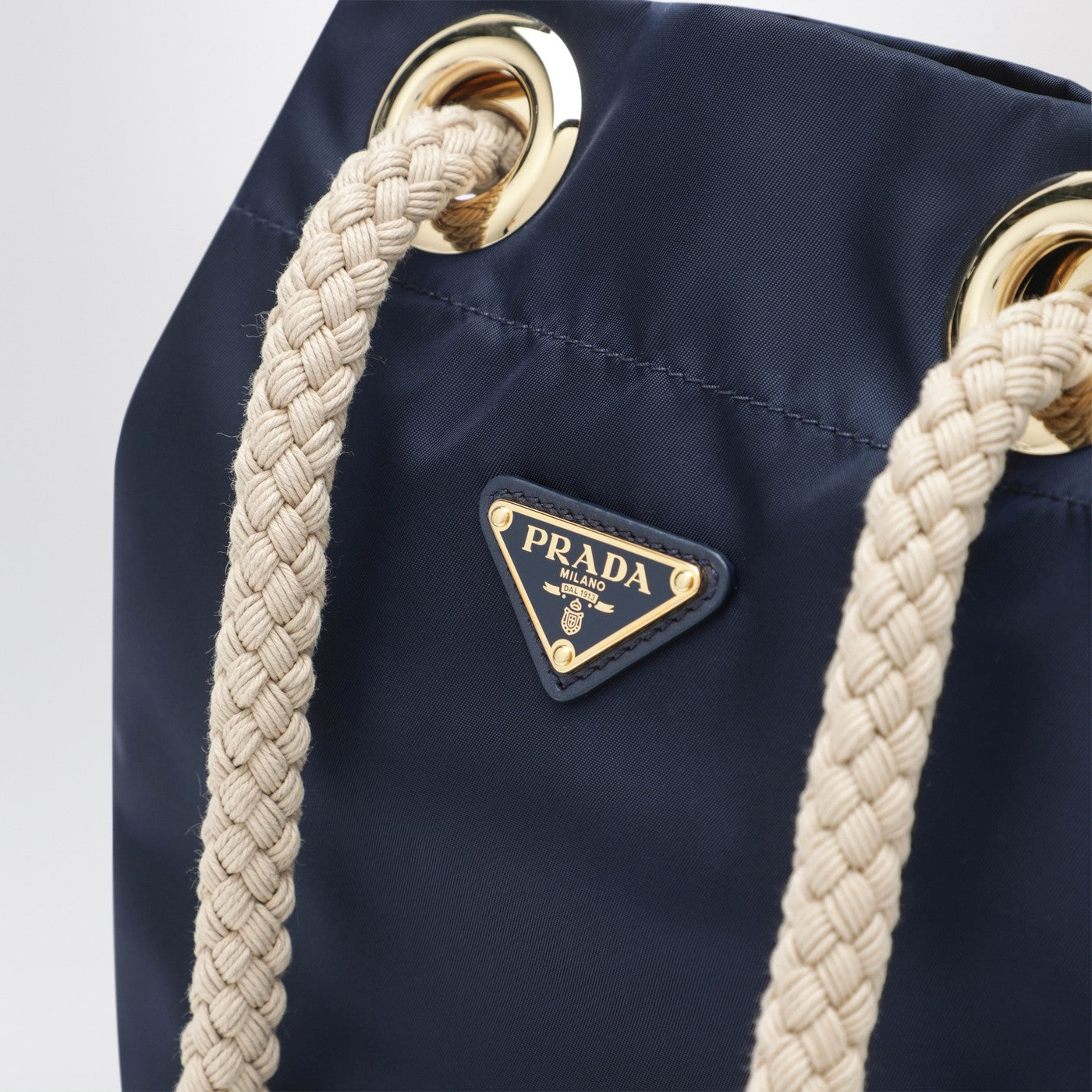 Seau Mariner small en Re-Nylon bleu baltique