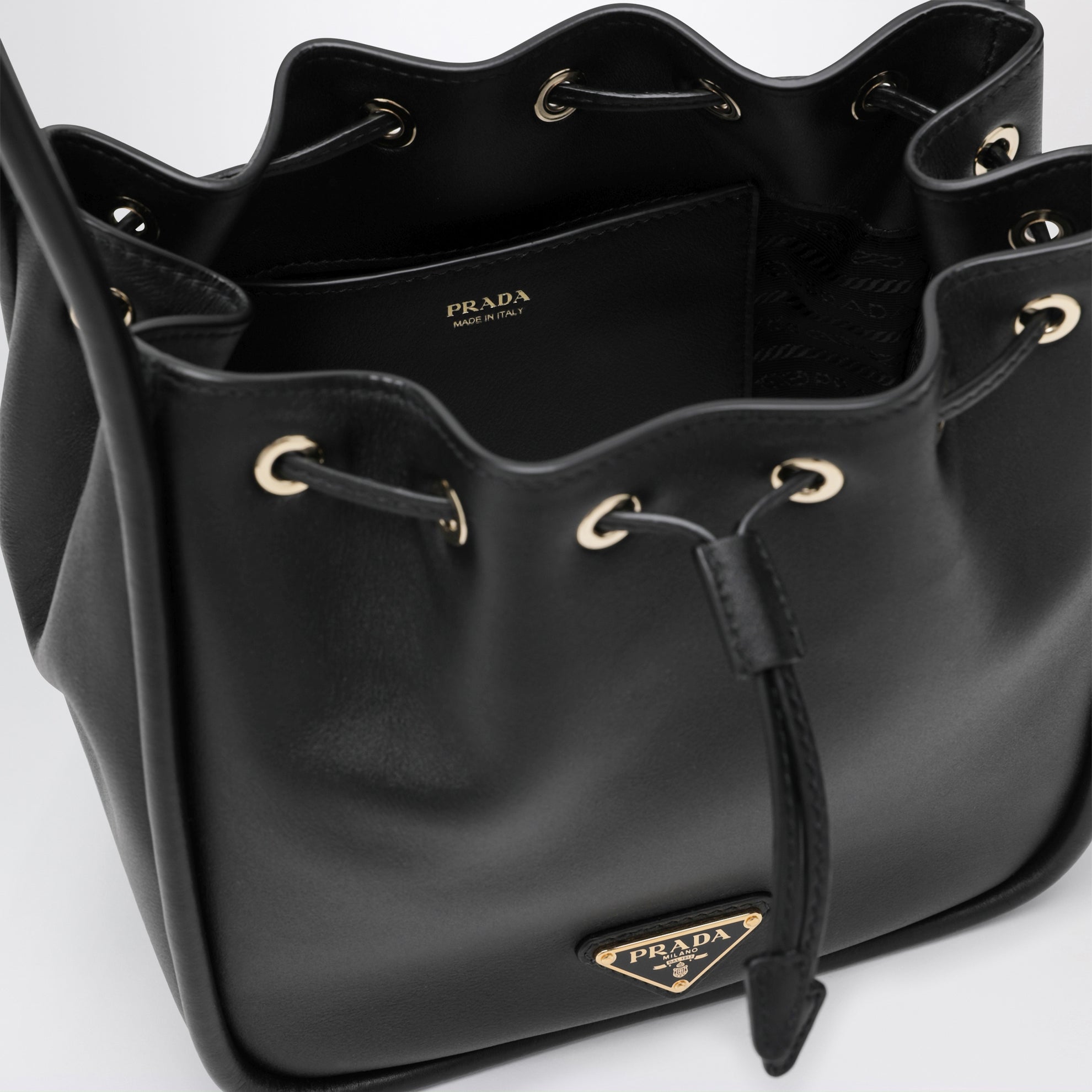 Secchiello Prada Darling mini nero in pelle