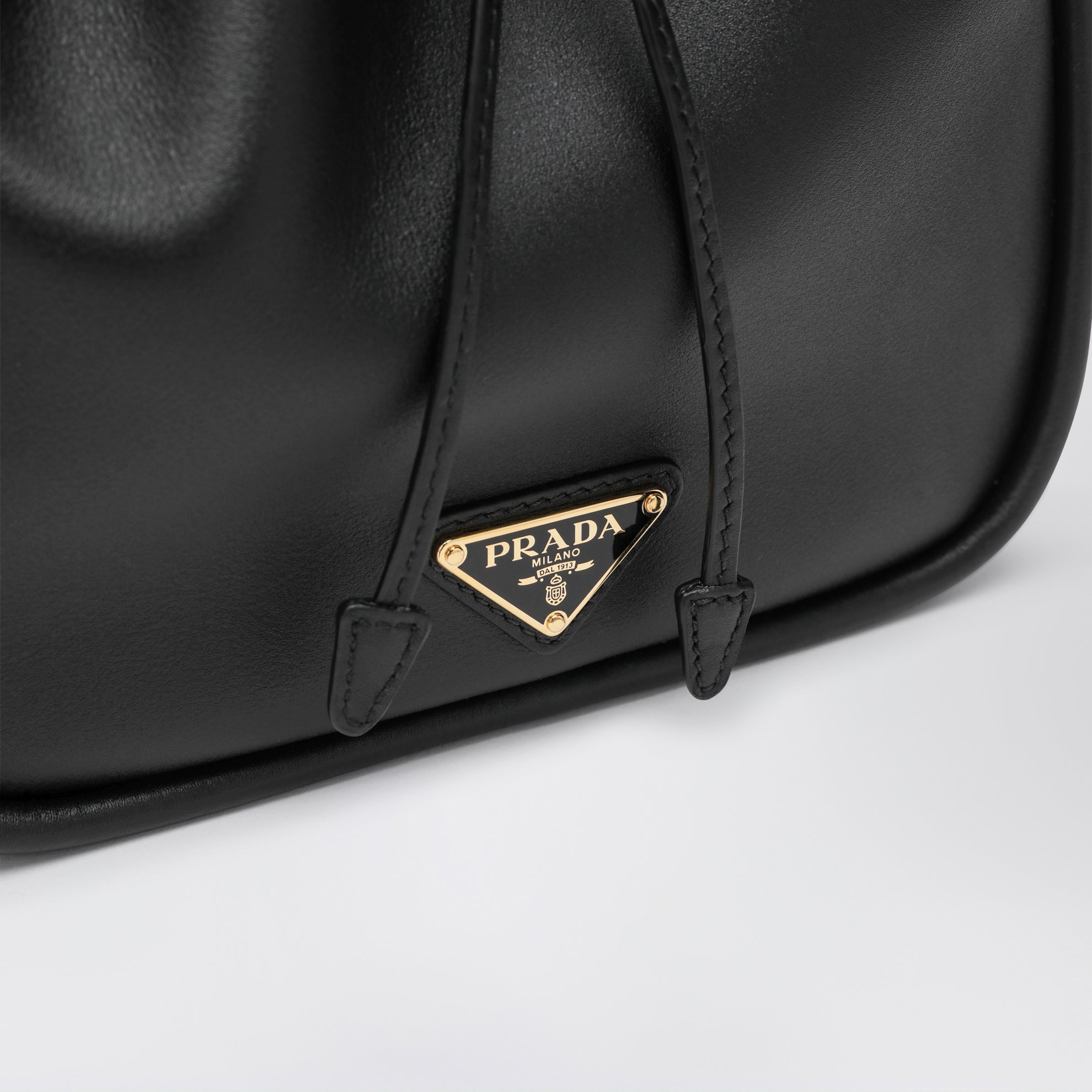 Secchiello Prada Darling mini nero in pelle