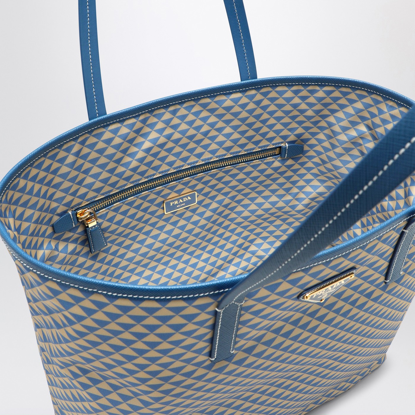 Light blue bag in printed Re-Nylon