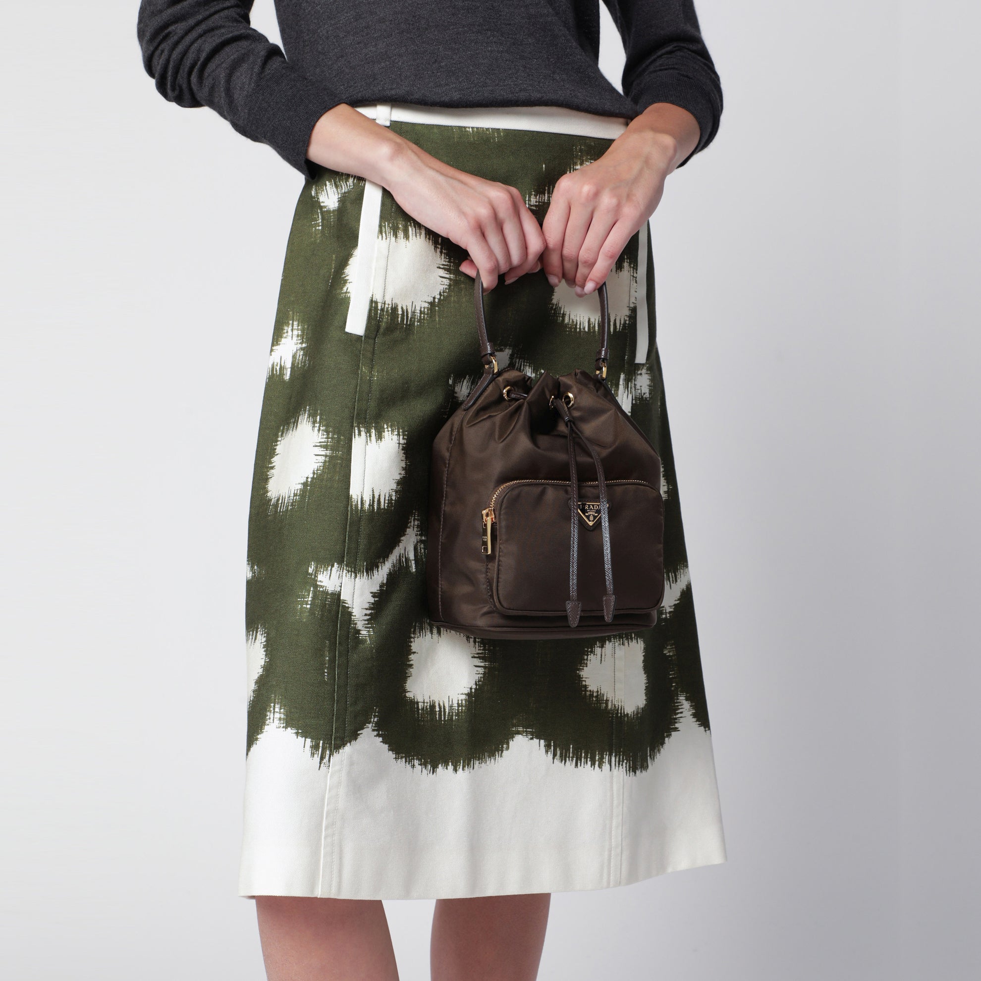 Secchiello Prada Duet marrone bruciato in Re-Nylon