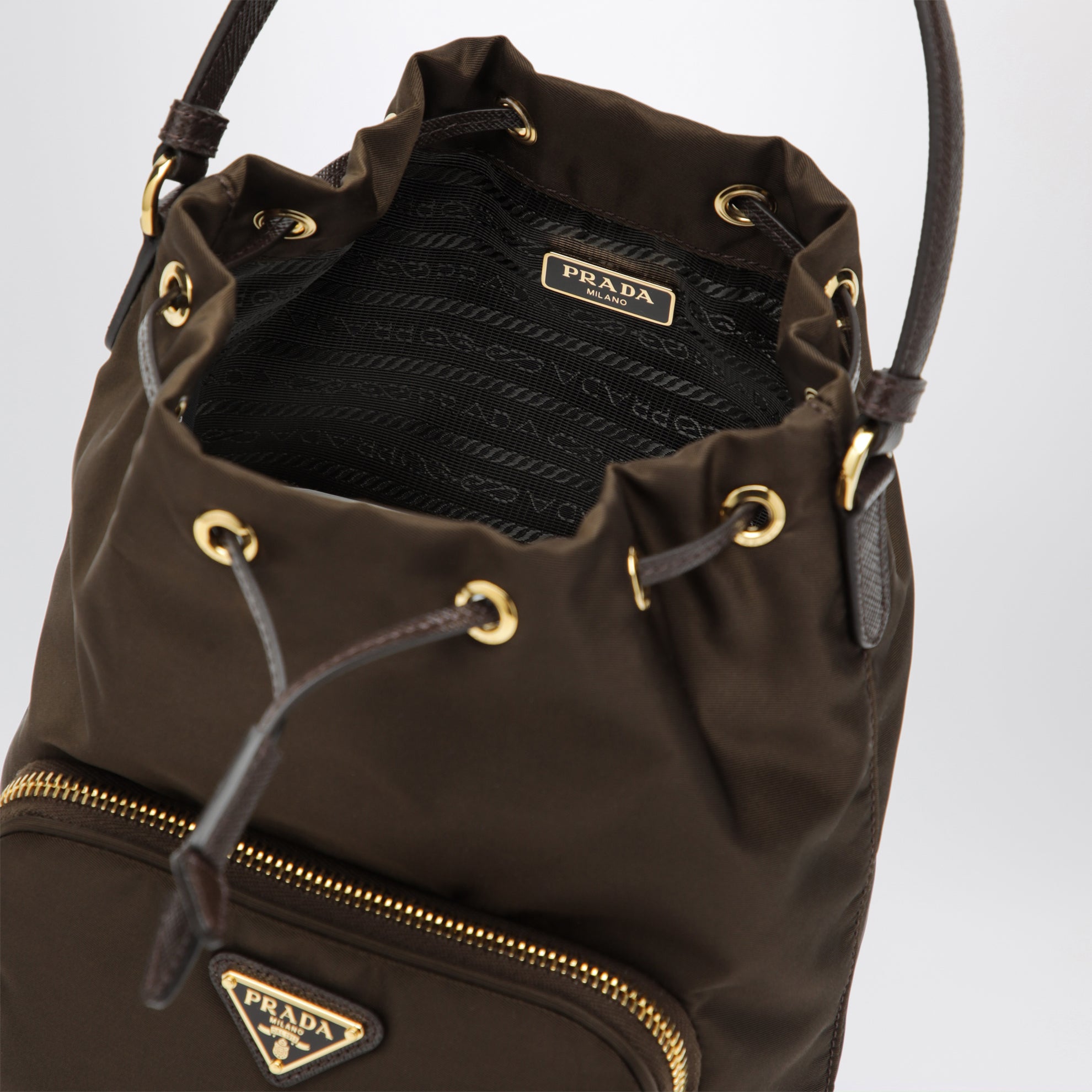 Secchiello Prada Duet marrone bruciato in Re-Nylon