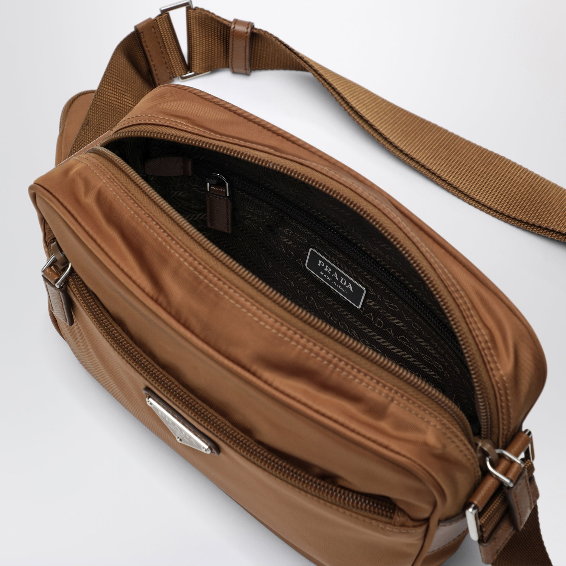 Umhängetasche aus Re-Nylon in Burnt