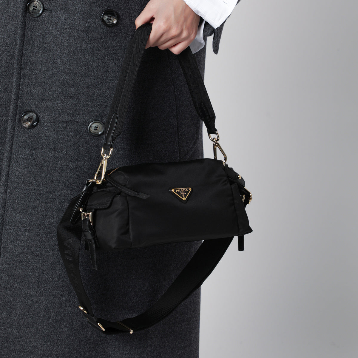 Borsa Prada Explore small in Re-Nylon e pelle nera