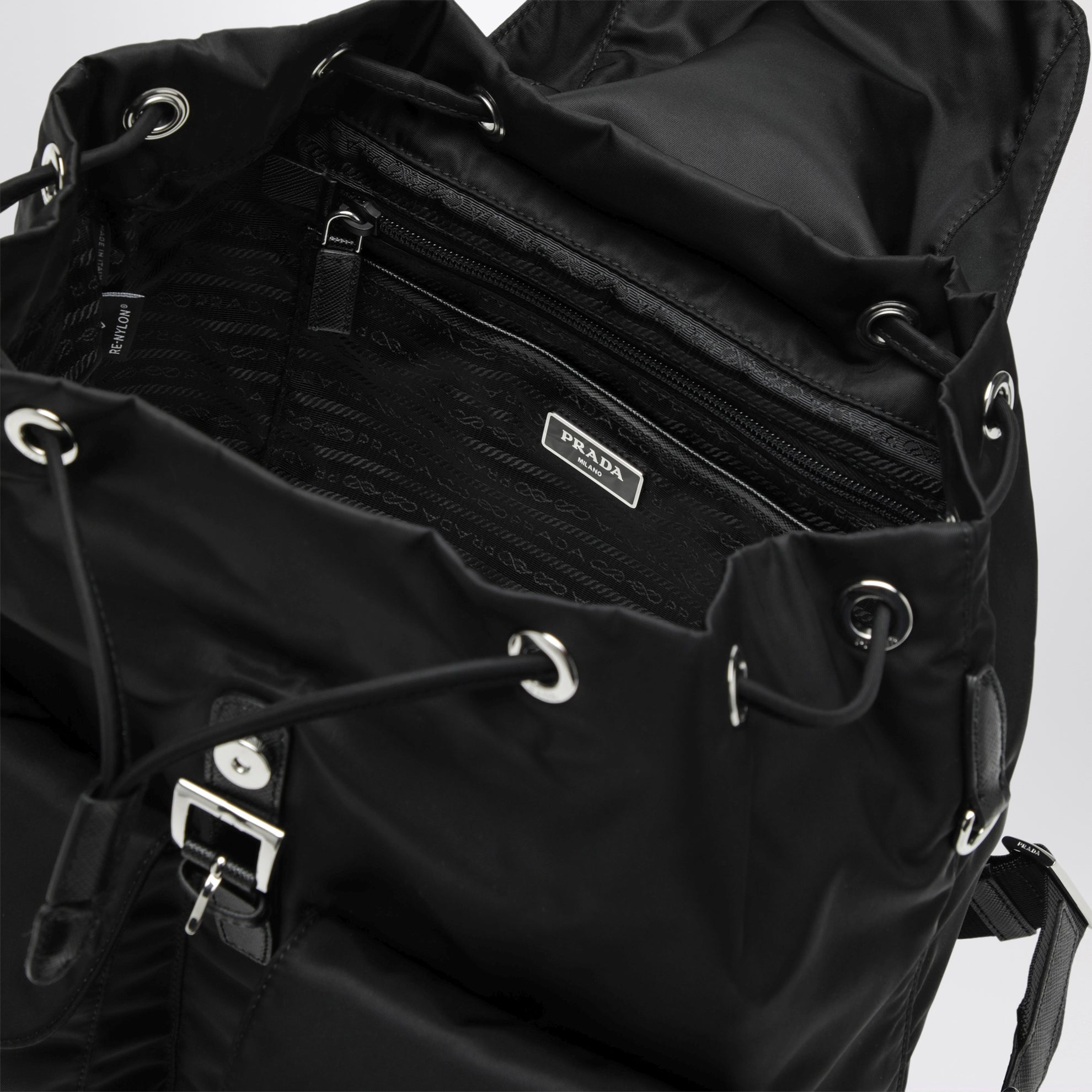 Zaino in Re-Nylon e Saffiano con pouch nero