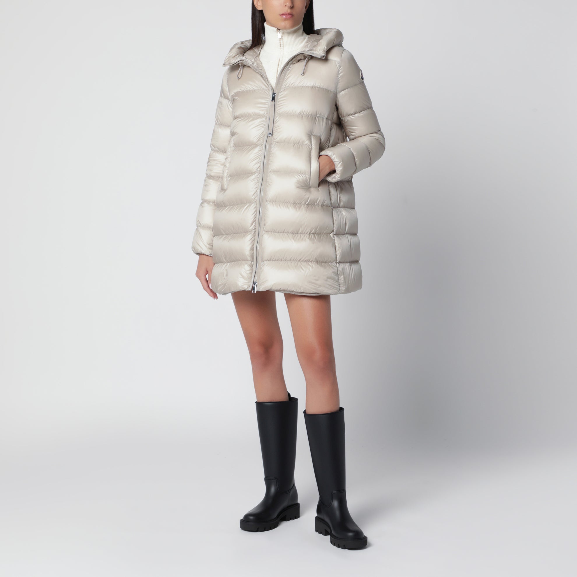 Pearl beige nylon laqué down jacket