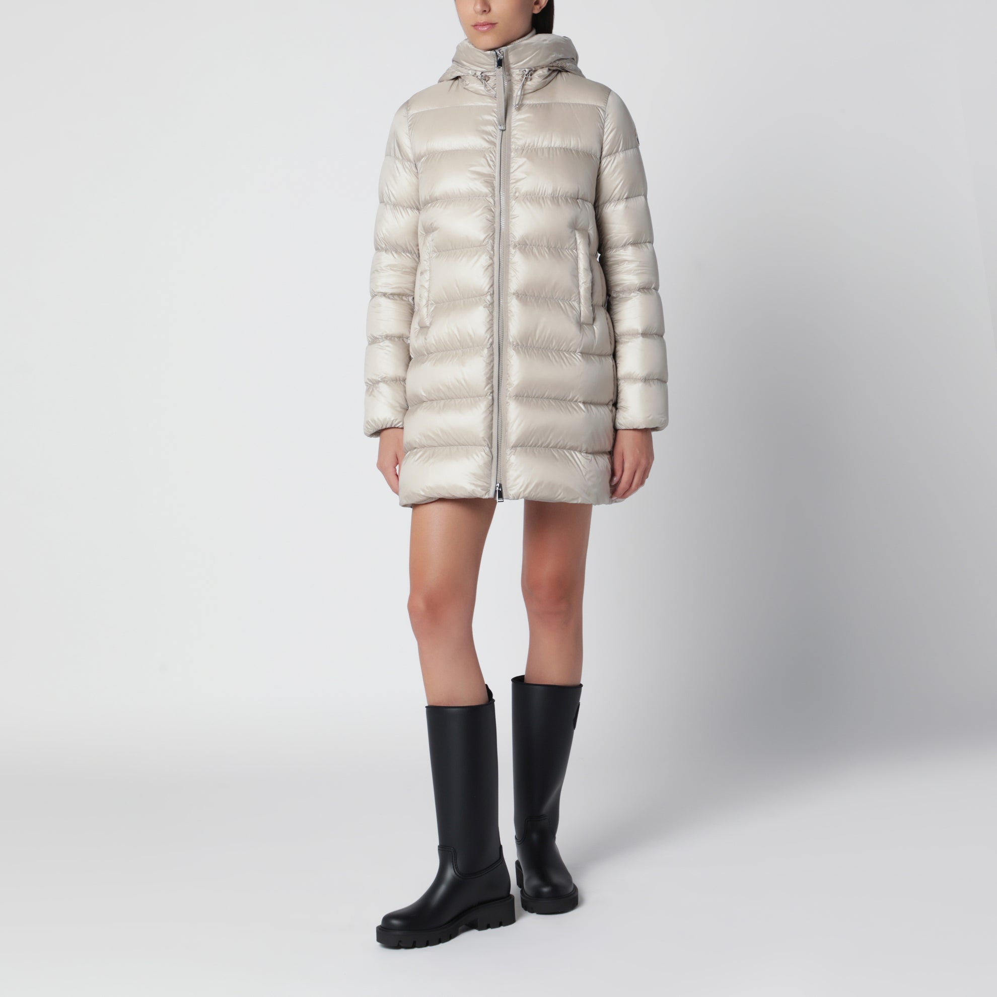 Pearl beige nylon laqué down jacket
