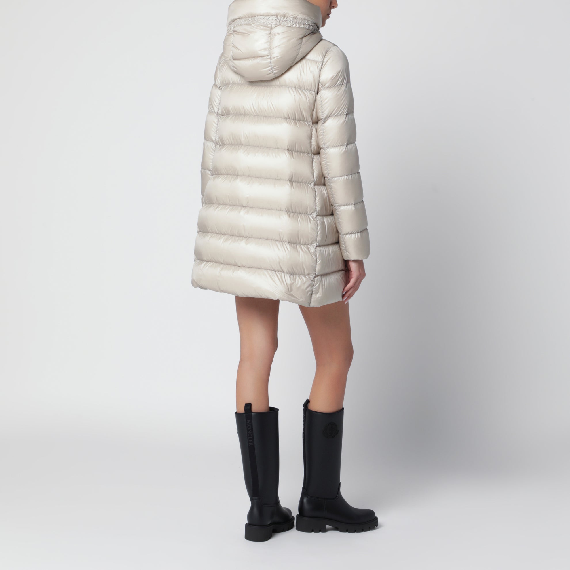 Pearl beige nylon laqué down jacket