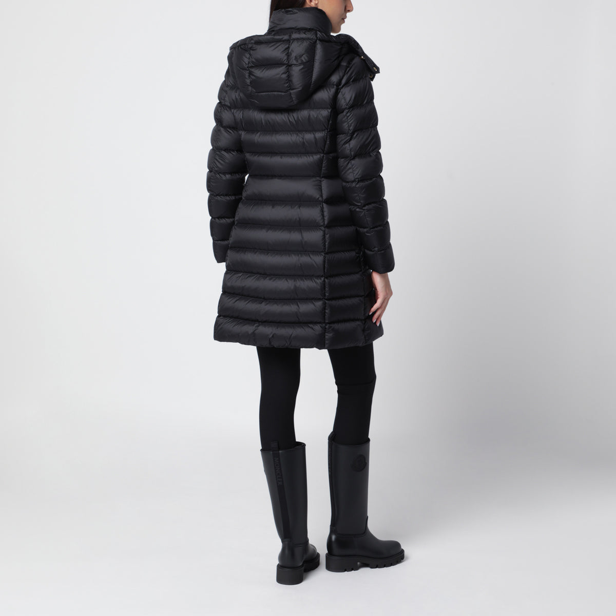 Lange schwarze Daunenjacke aus Nylon