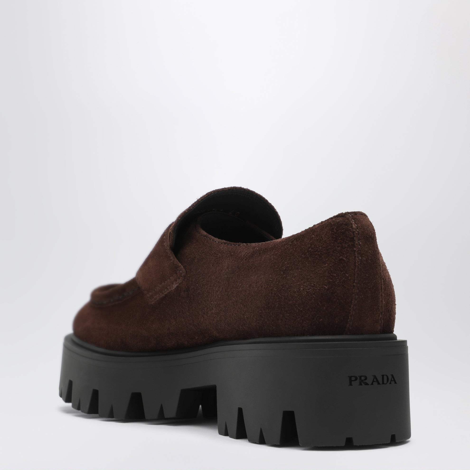 Mocassins en daim marron foncé