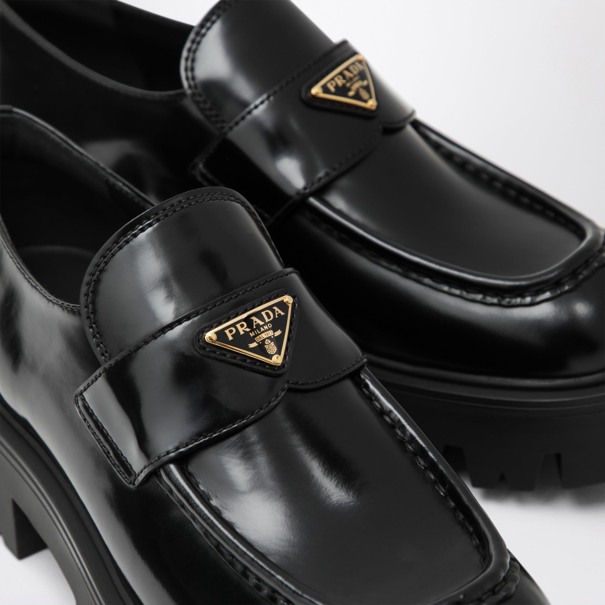 Mocassino nero in pelle spazzolata