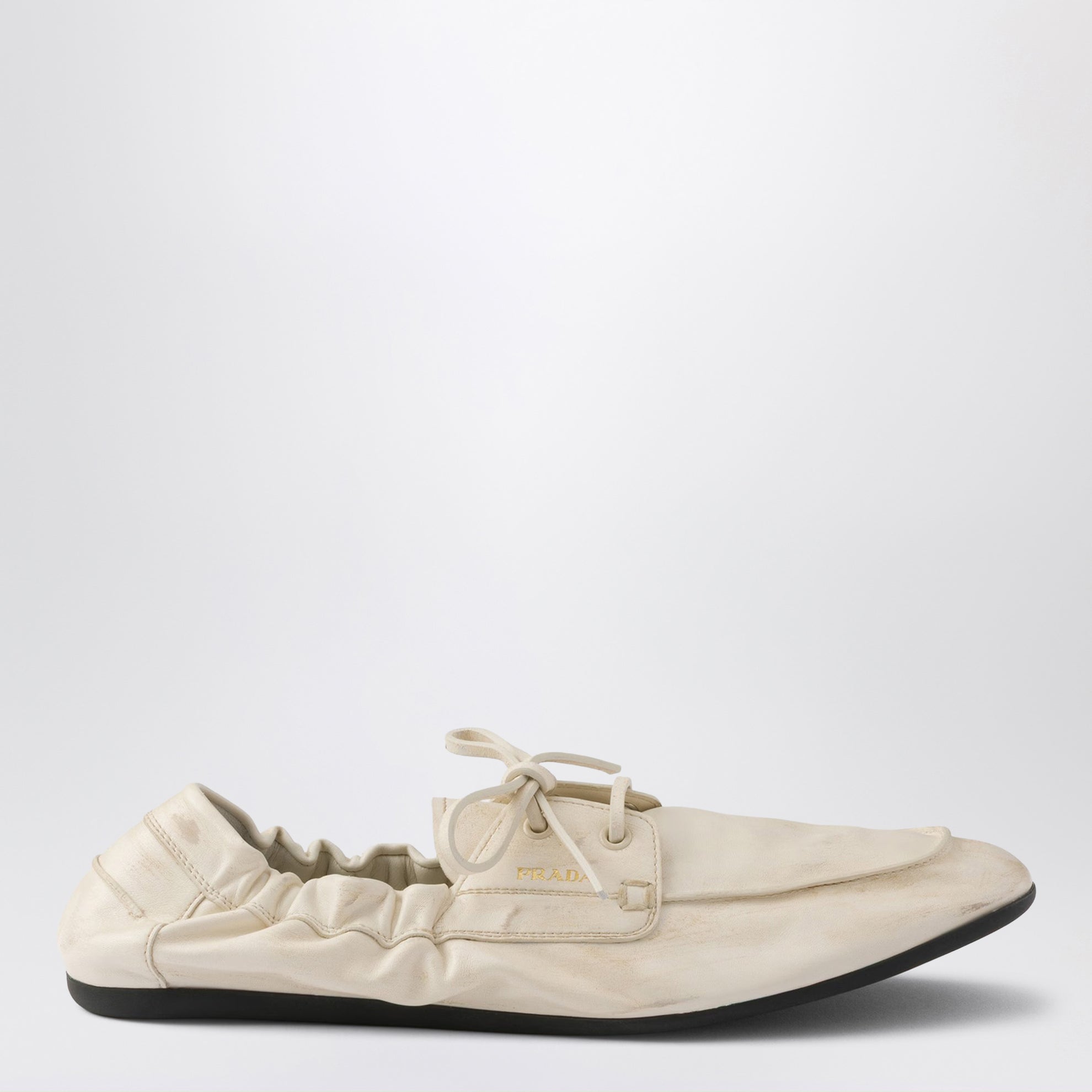 Shuffle Bootsschuhe aus antikisiertem Leder in der Farbe Talk