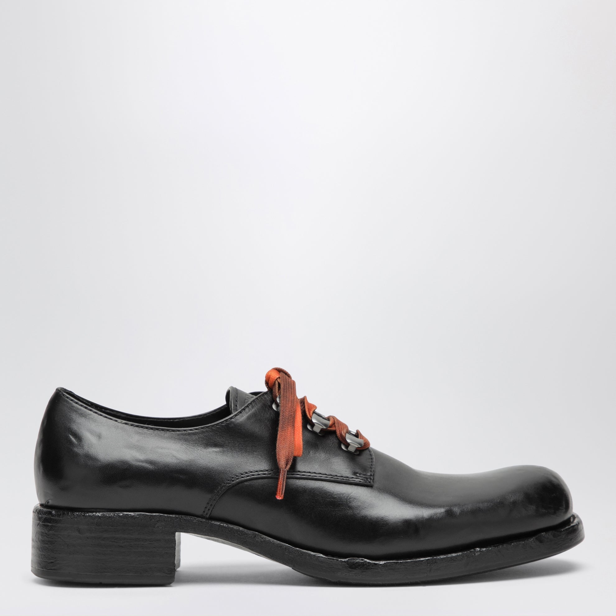 Scarpe stringate nere in pelle anticata