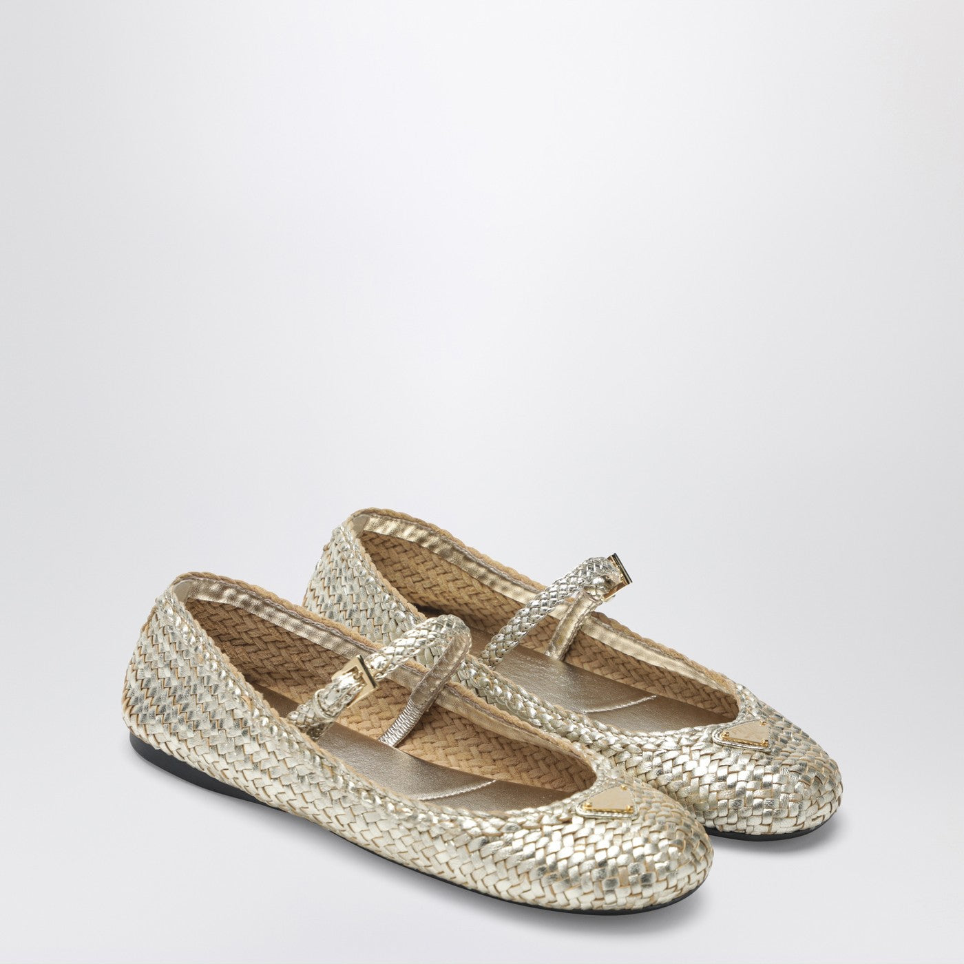 Ballerinas aus goldfarbenem, geflochtenem Leder