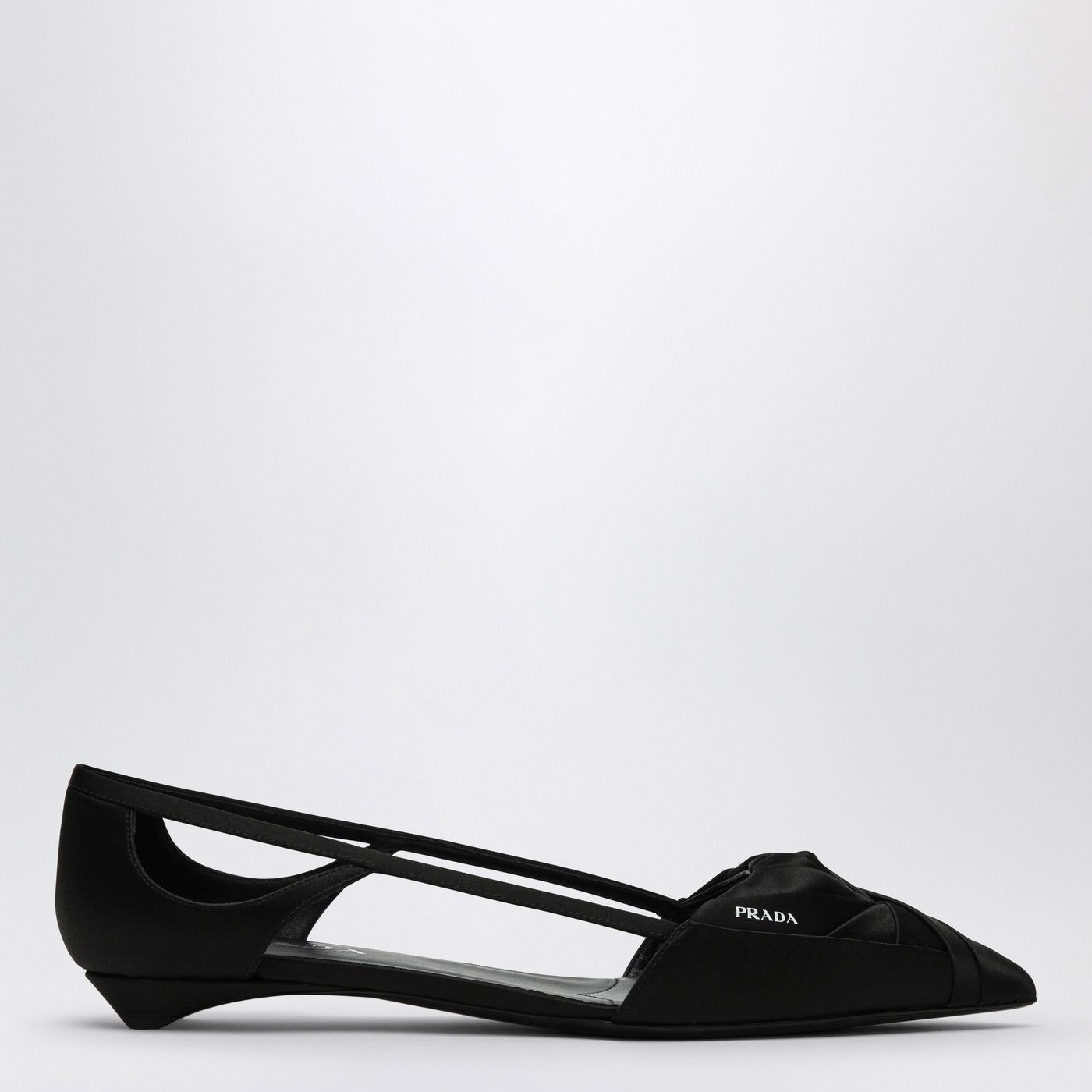 Ballerina nera in raso con cut out