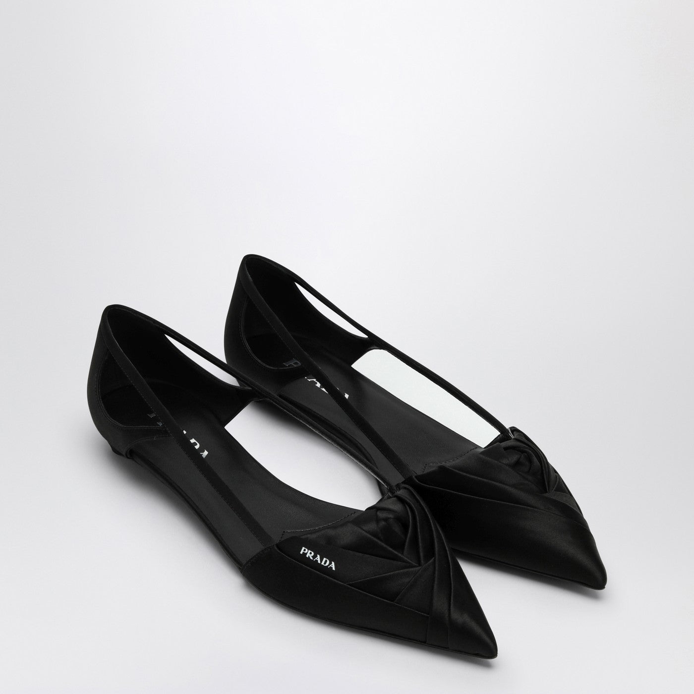 Ballerina nera in raso con cut out