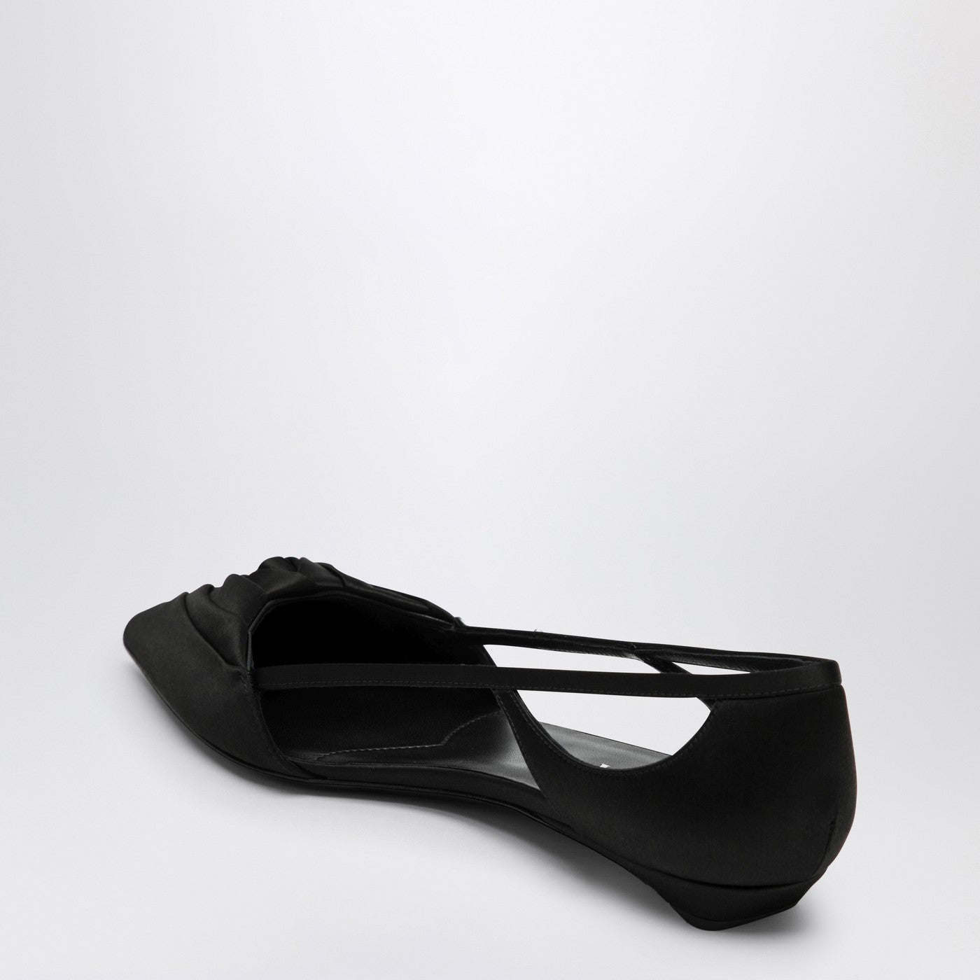 Ballerina nera in raso con cut out