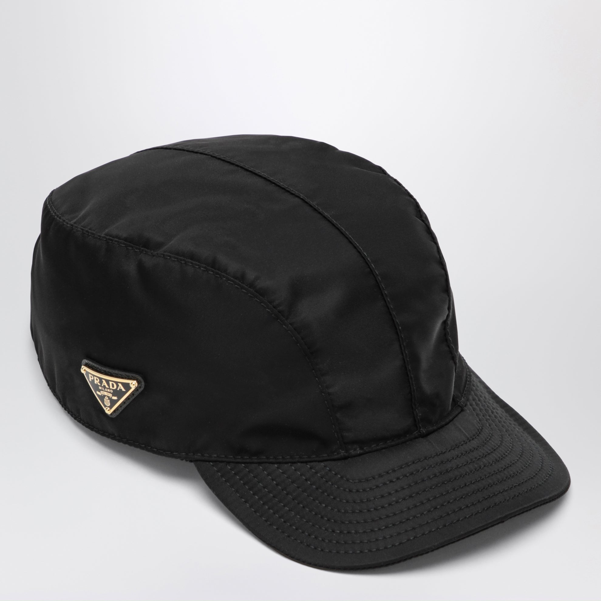 Berretto con visiera in Re-Nylon nero