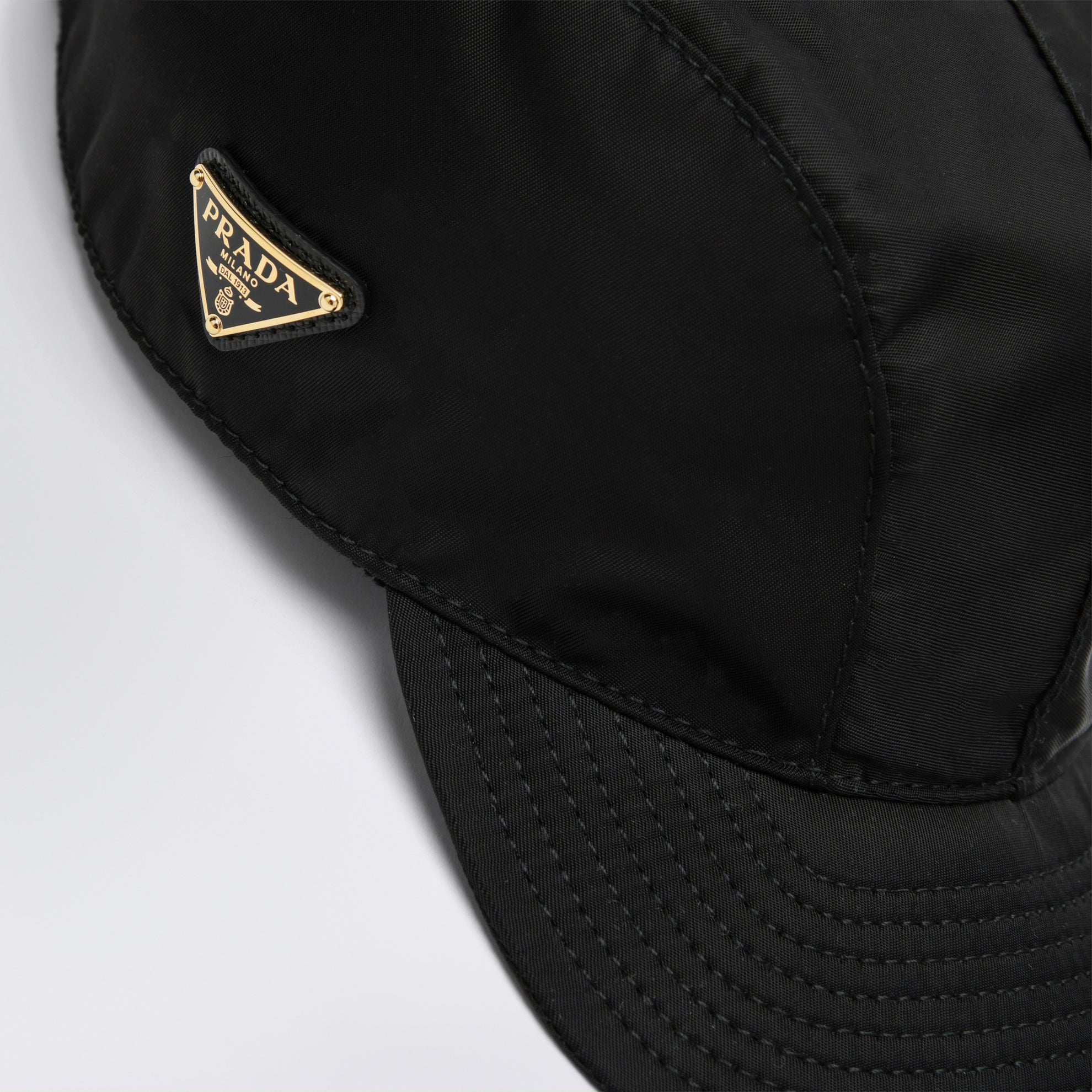Berretto con visiera in Re-Nylon nero