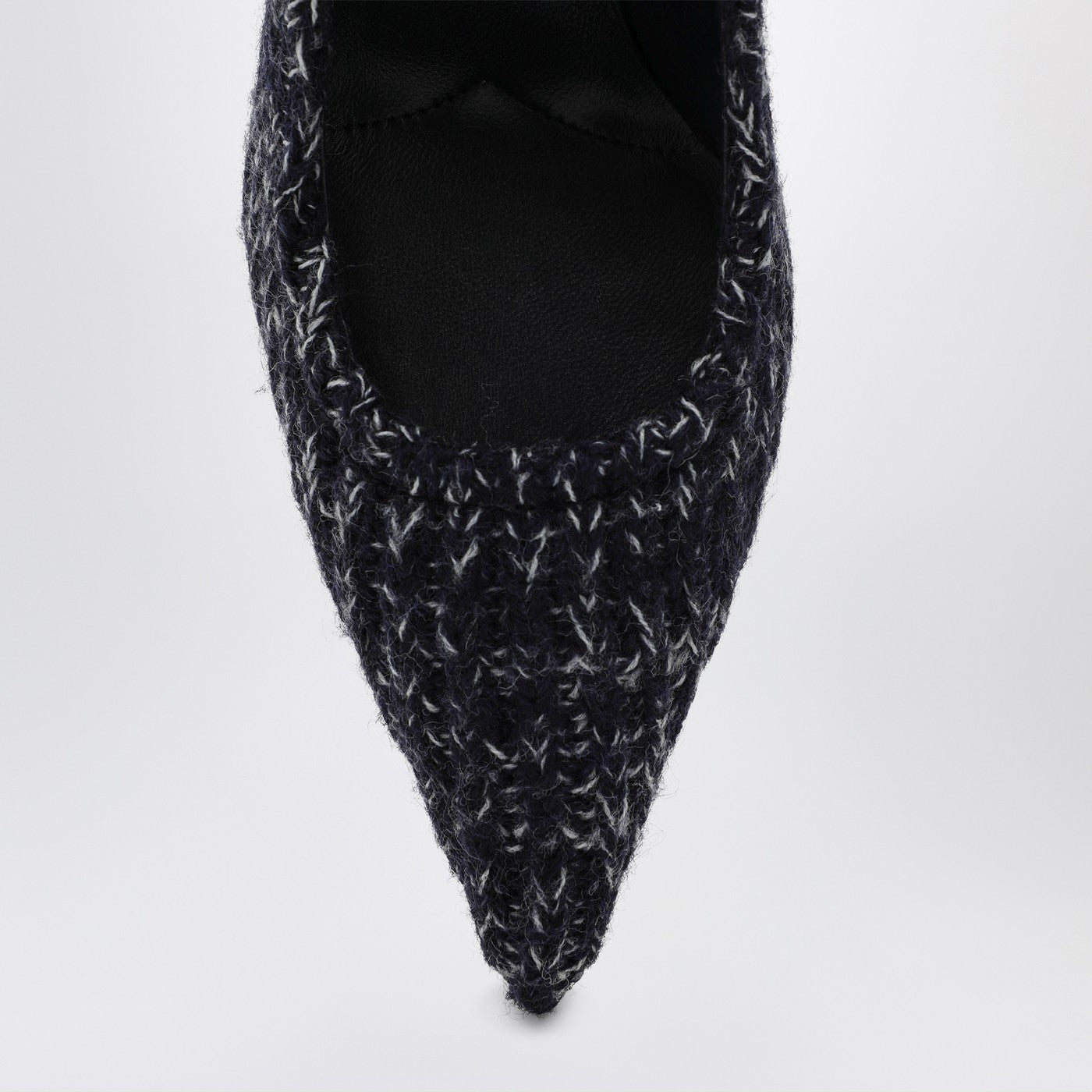 Blauer gestrickter Pumps