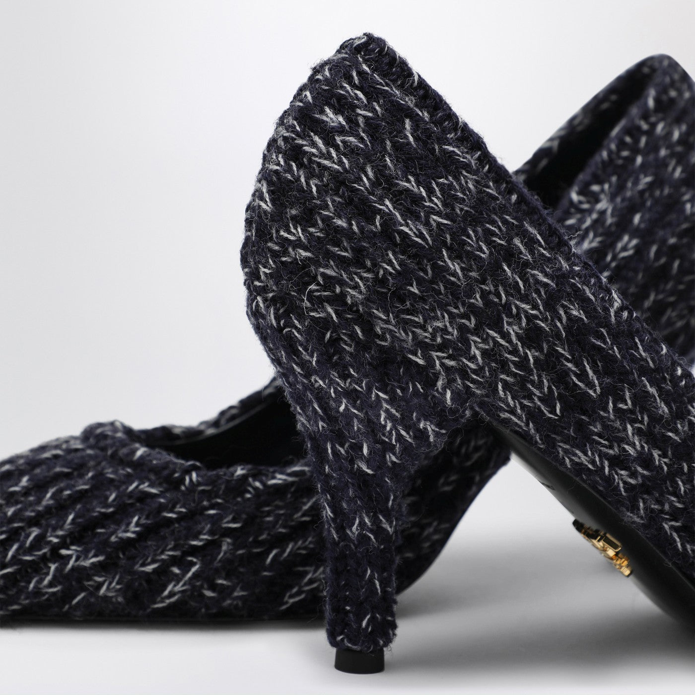 Blauer gestrickter Pumps