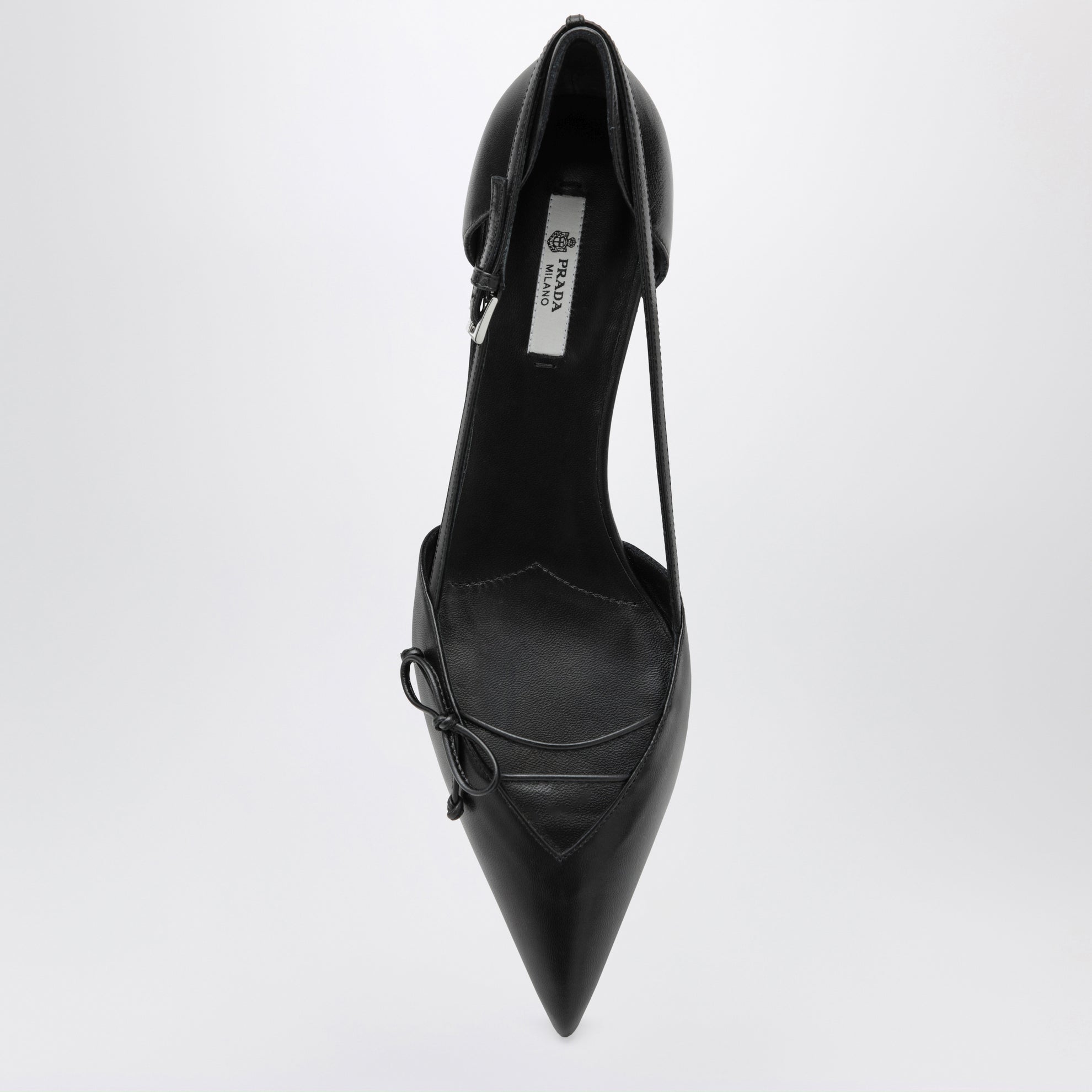 Seitlich offene Pumps aus Leder