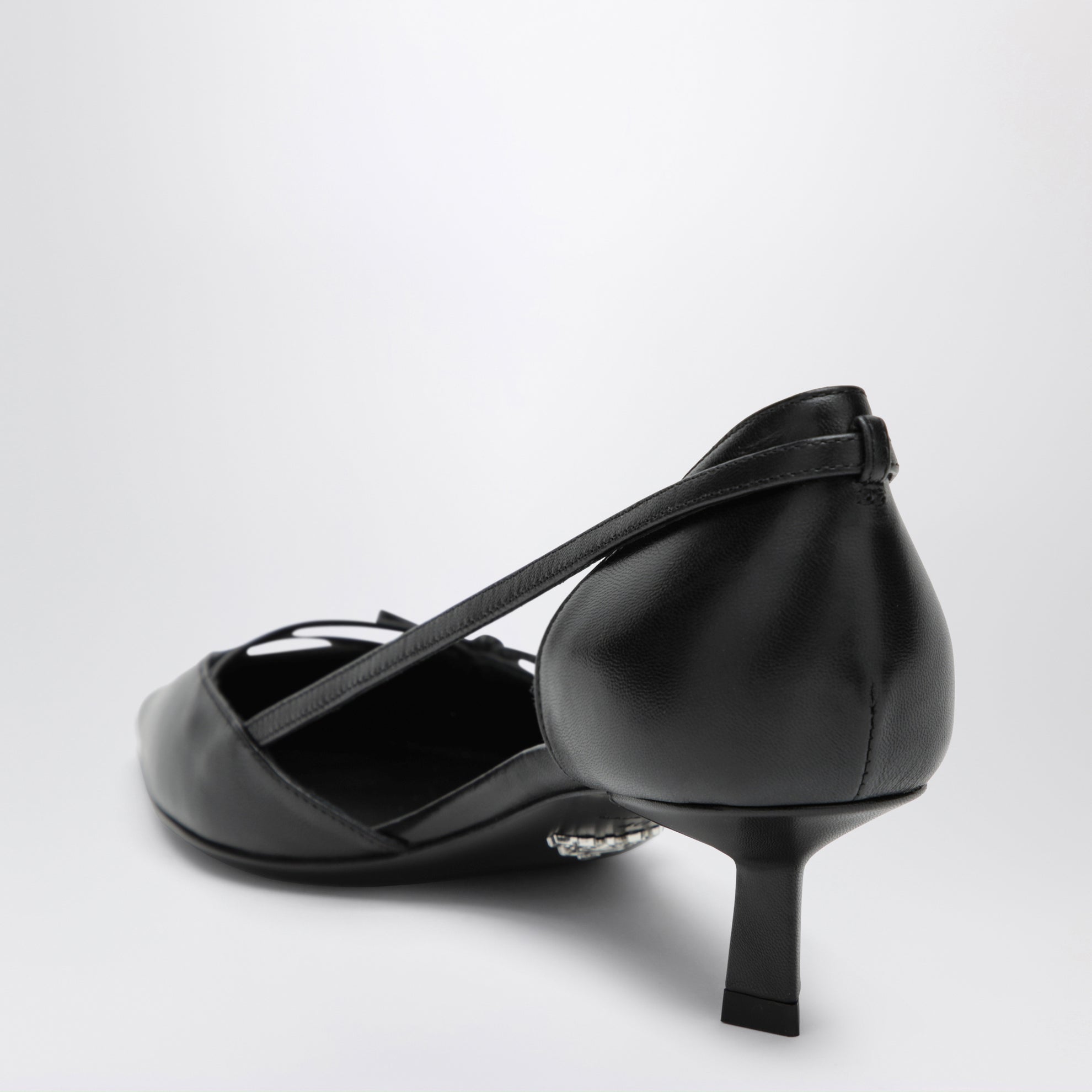 Seitlich offene Pumps aus Leder