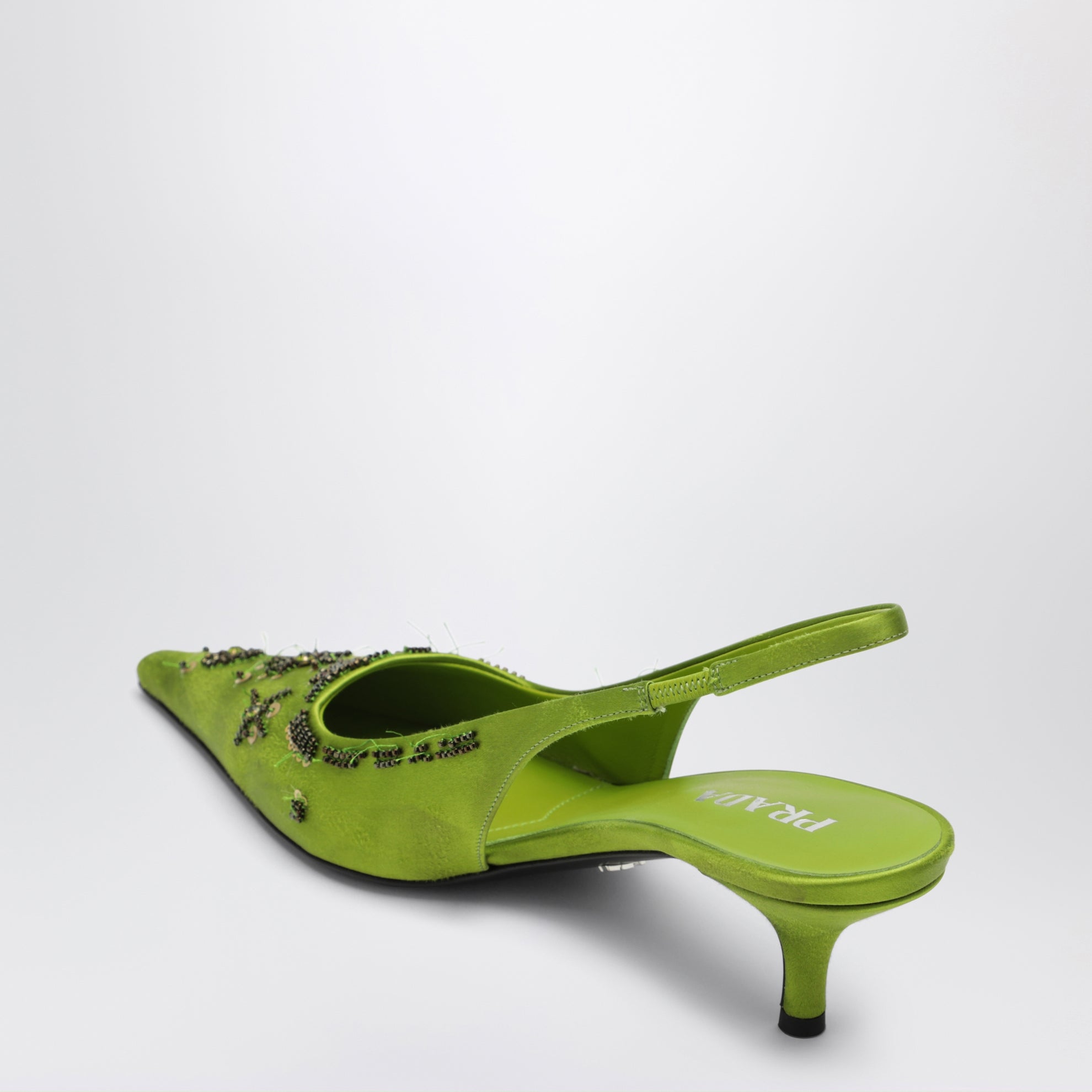 Décolleté slingback verde felce in raso con paillettes