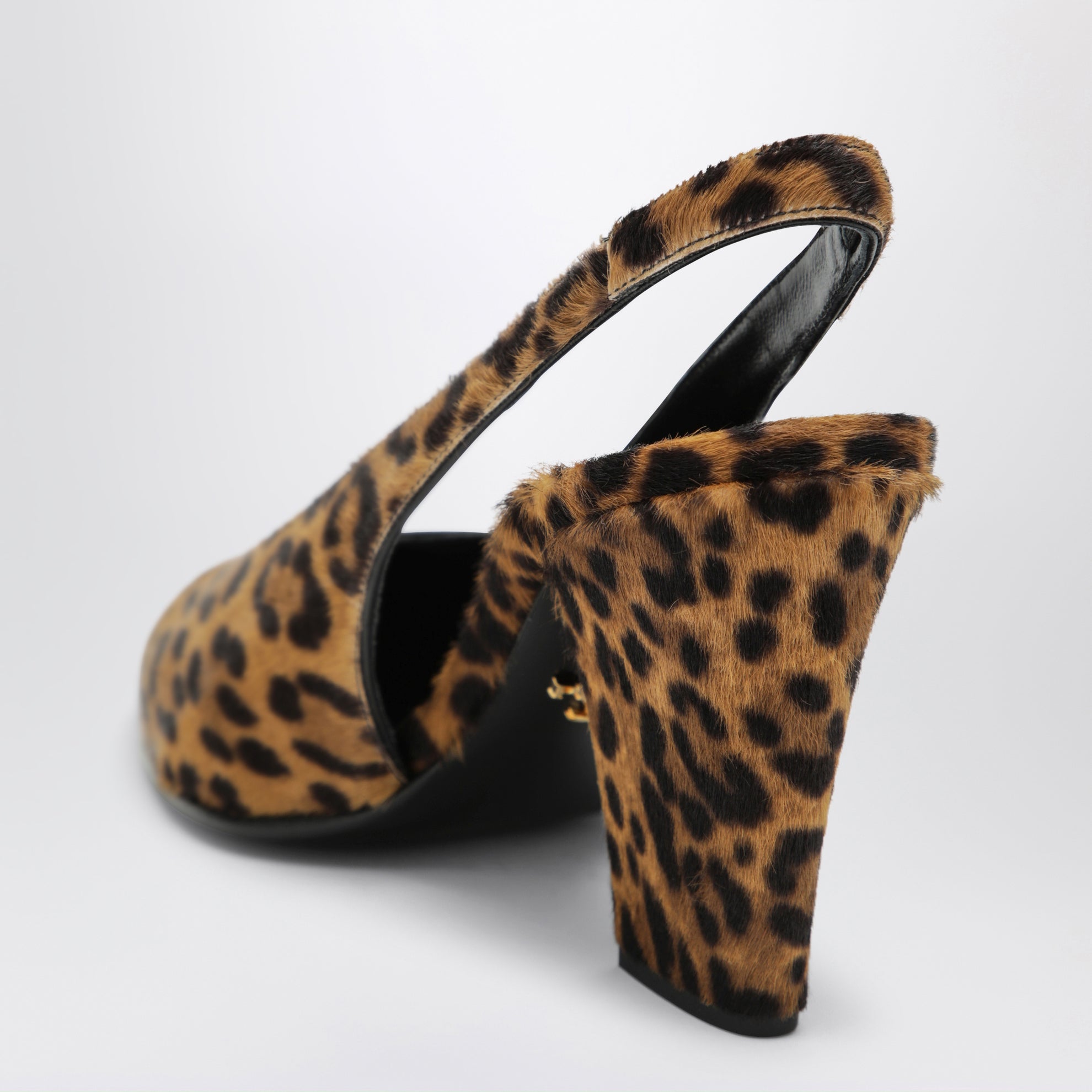 Escarpins slingback en poulain à imprimé léopard