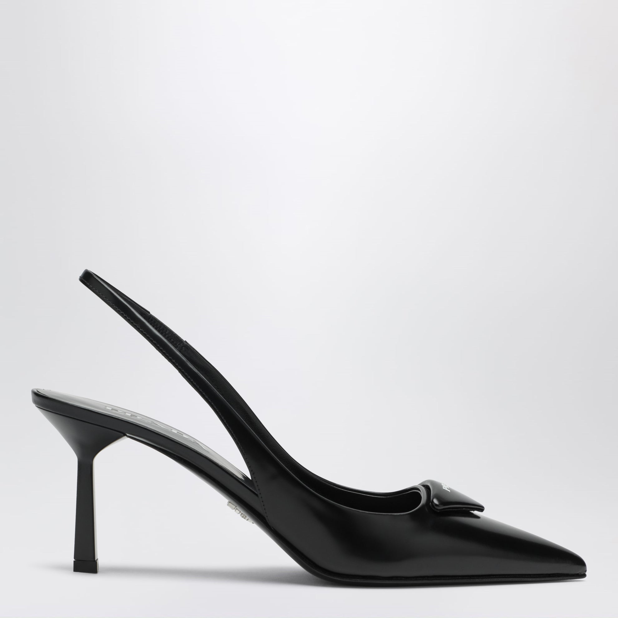 Escarpins slingback en cuir brossé noir