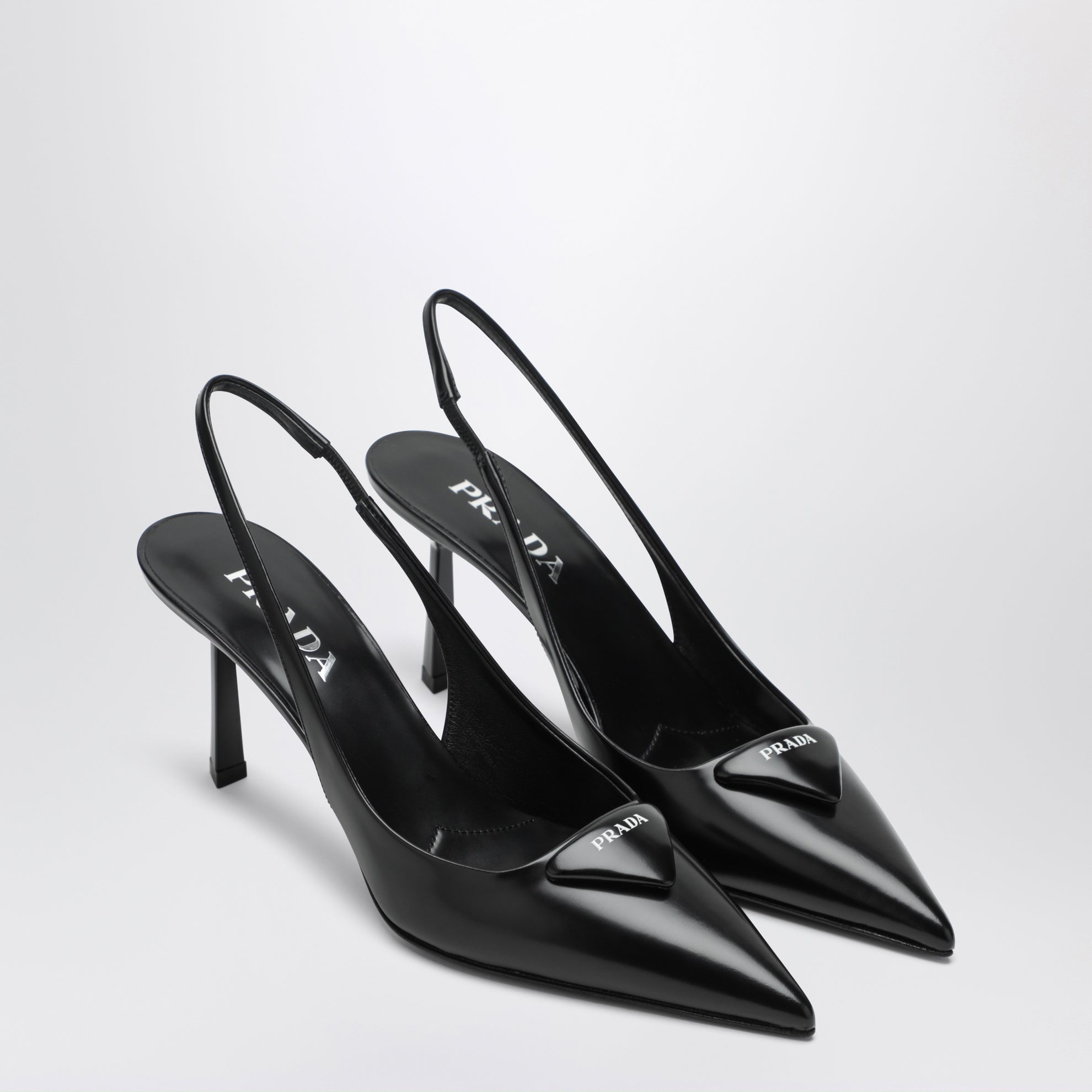Escarpins slingback en cuir brossé noir