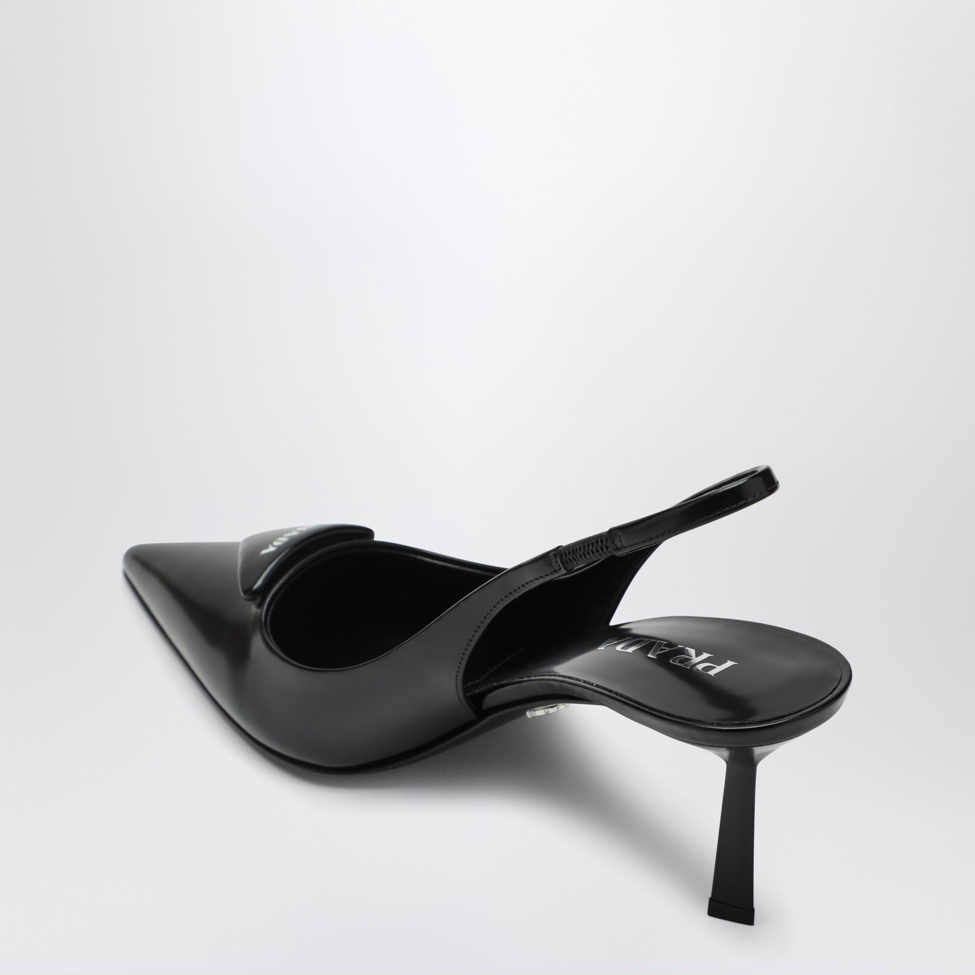 Escarpins slingback en cuir brossé noir
