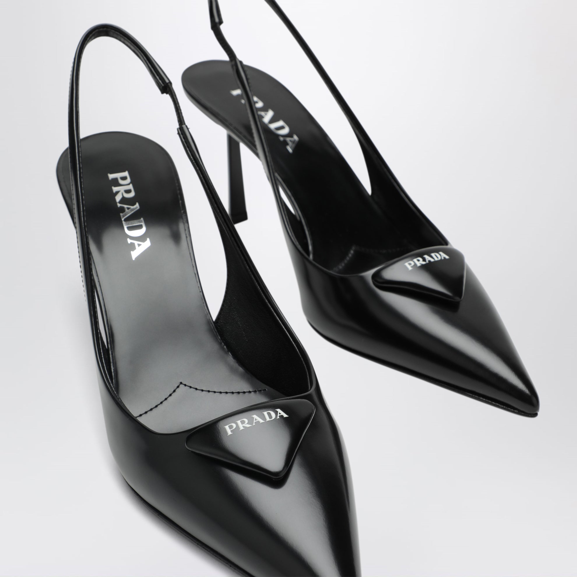 Escarpins slingback en cuir brossé noir